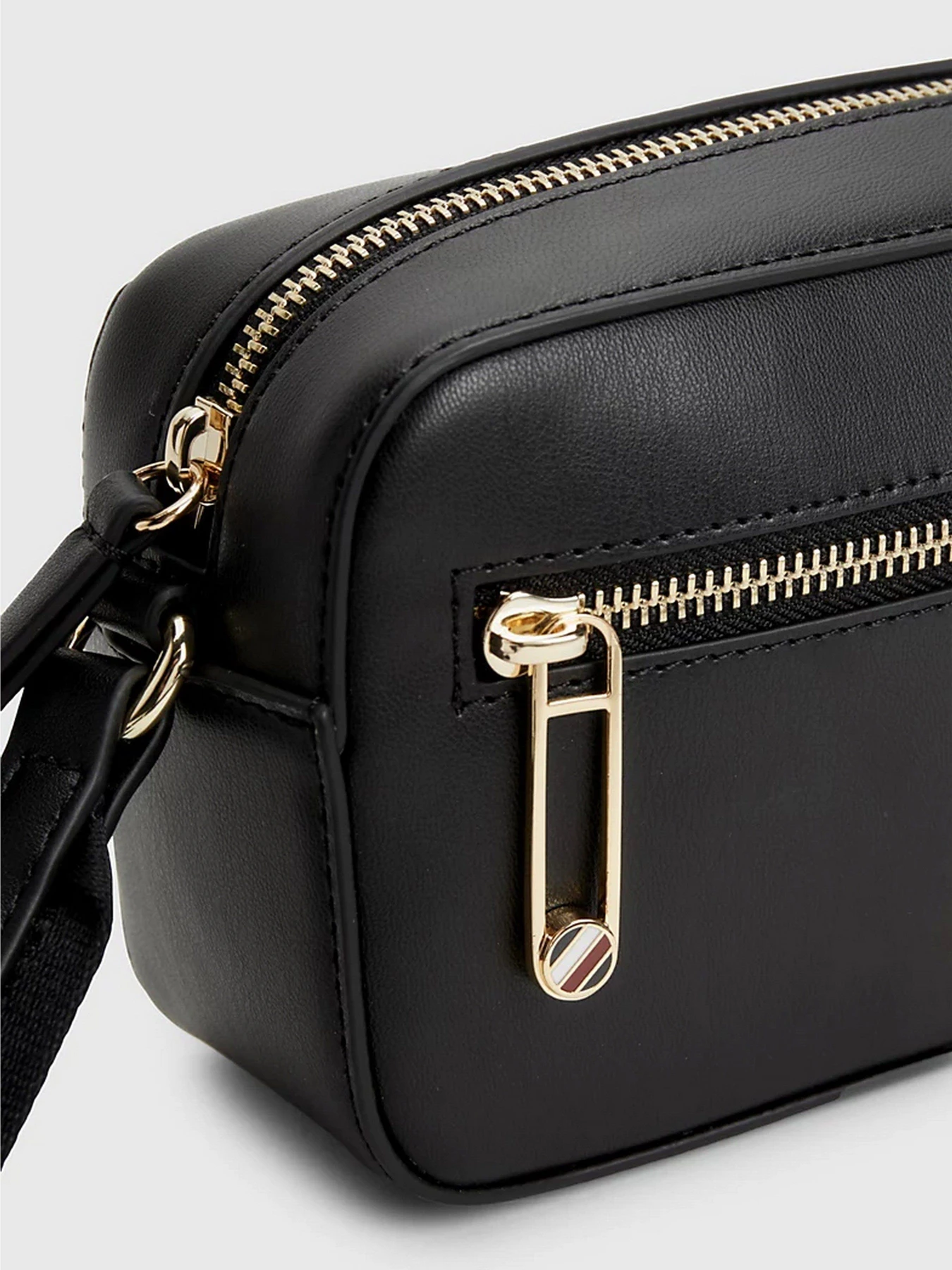 Сумки Tommy Hilfiger модель AW0AW14873-BDS Сумки Tommy Hilfiger модель AW0AW14873-BDS Фото