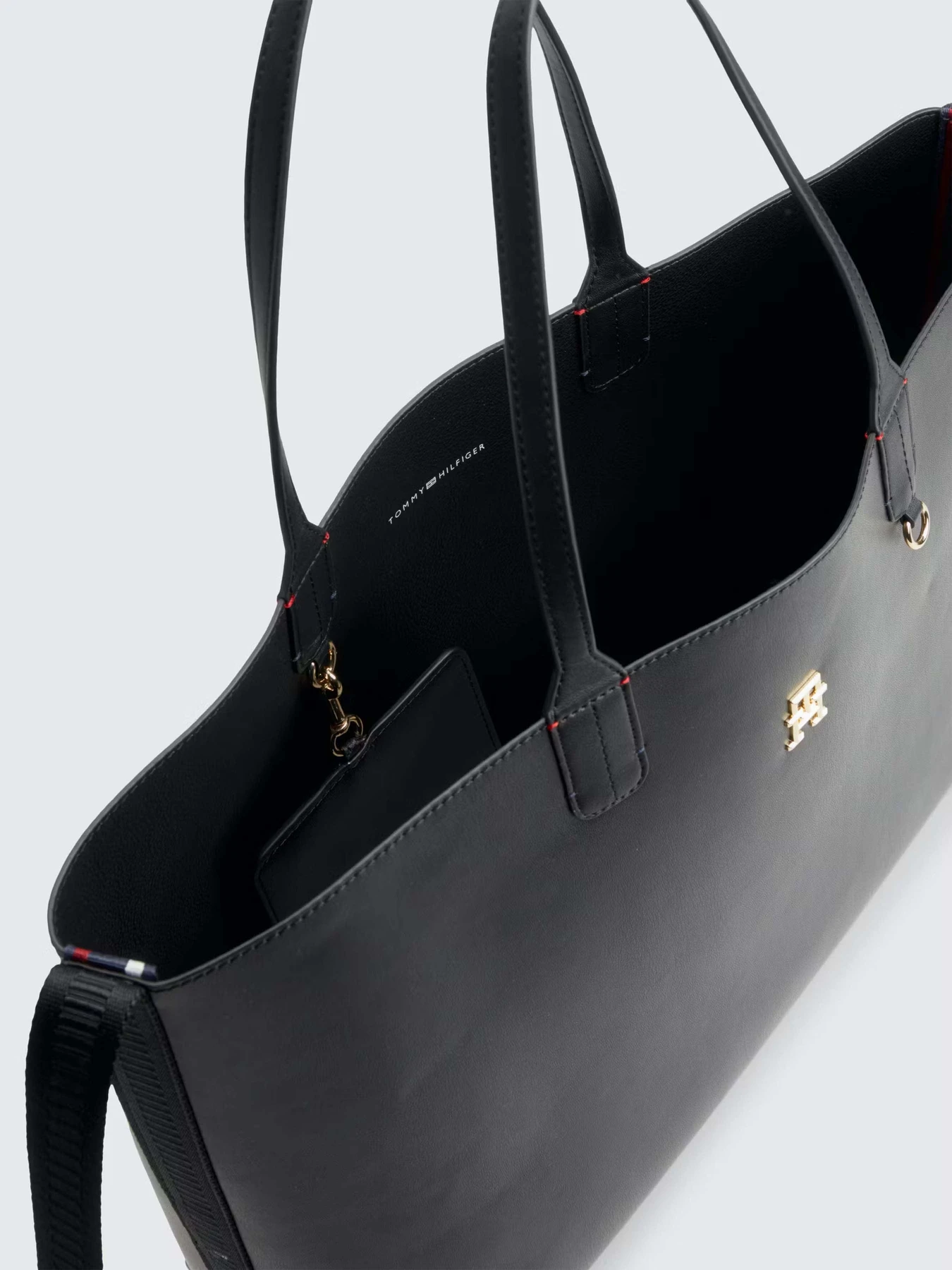 Сумки Tommy Hilfiger модель AW0AW14874-BDS Сумки Tommy Hilfiger модель AW0AW14874-BDS Фото