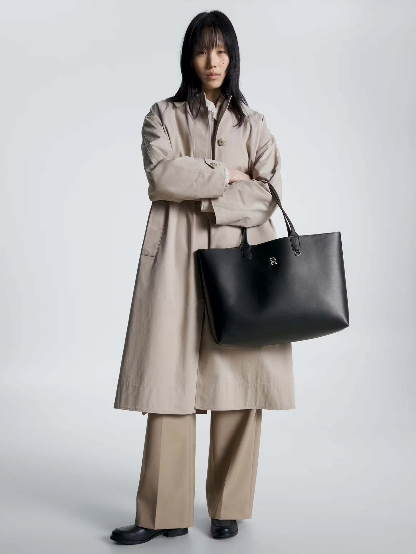 Сумки Tommy Hilfiger модель AW0AW14874-BDS Сумки Tommy Hilfiger модель AW0AW14874-BDS Фото