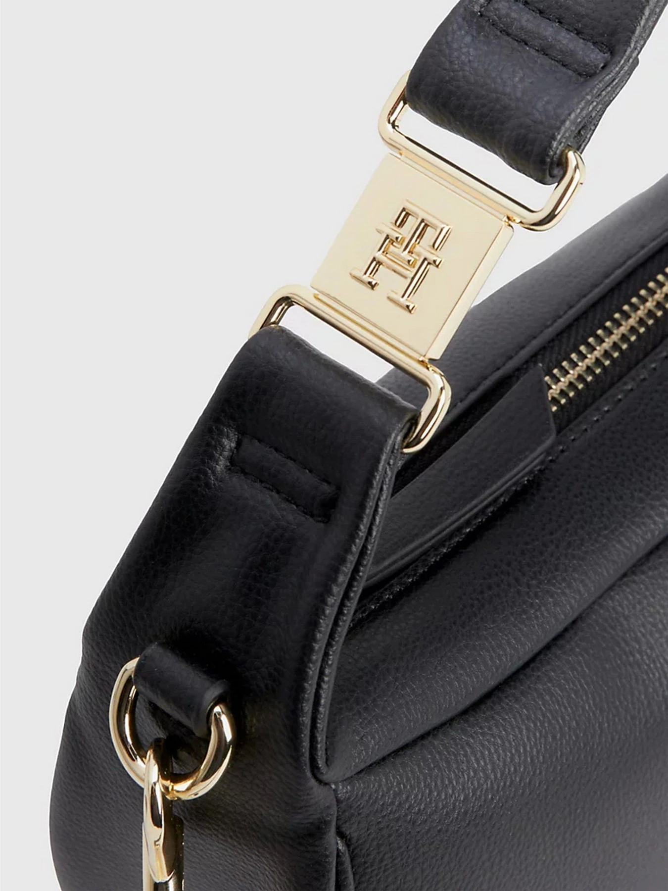 Сумки Tommy Hilfiger модель AW0AW14885-BDS Сумки Tommy Hilfiger модель AW0AW14885-BDS Фото