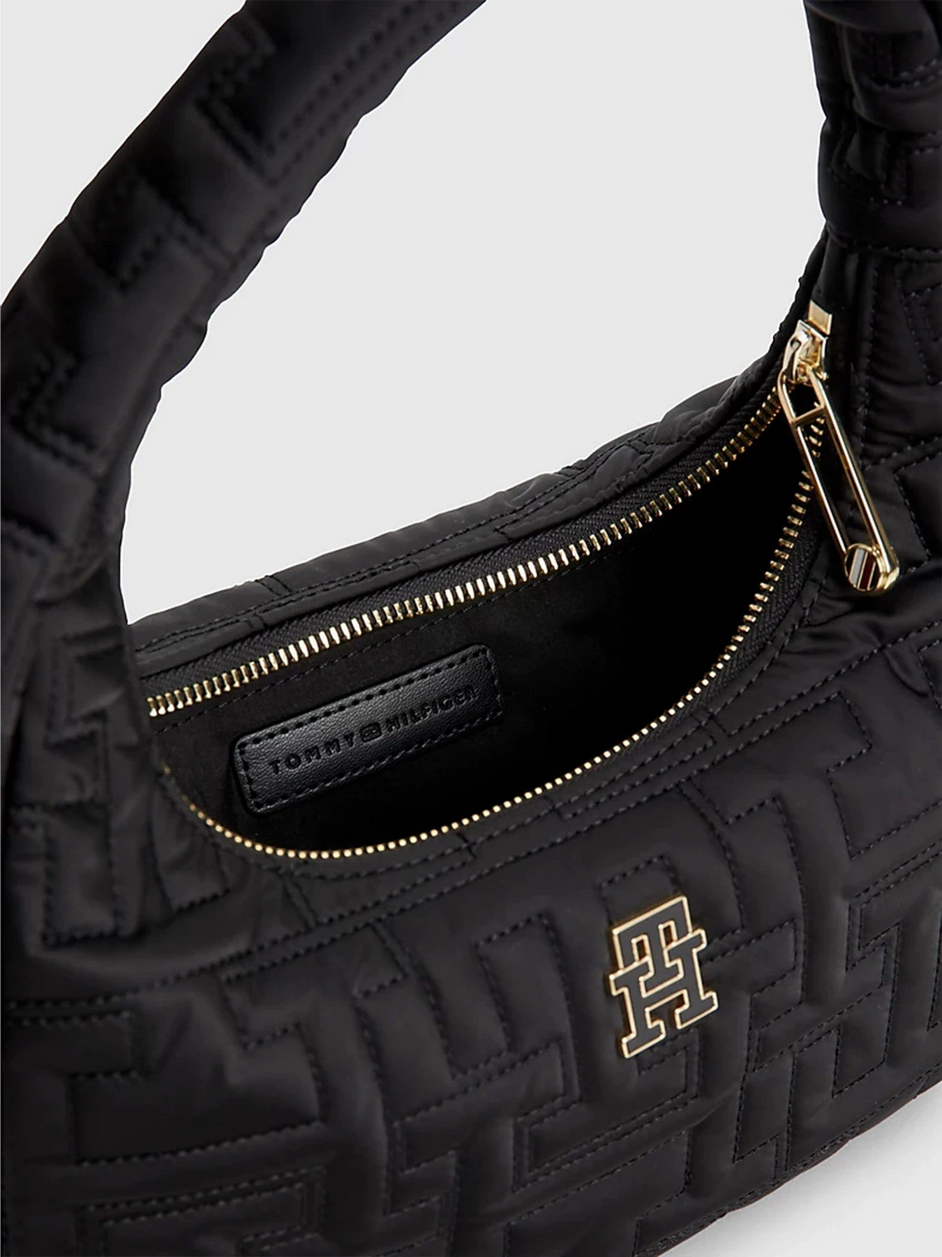 Сумки Tommy Hilfiger модель AW0AW15082-BDS Сумки Tommy Hilfiger модель AW0AW15082-BDS Фото
