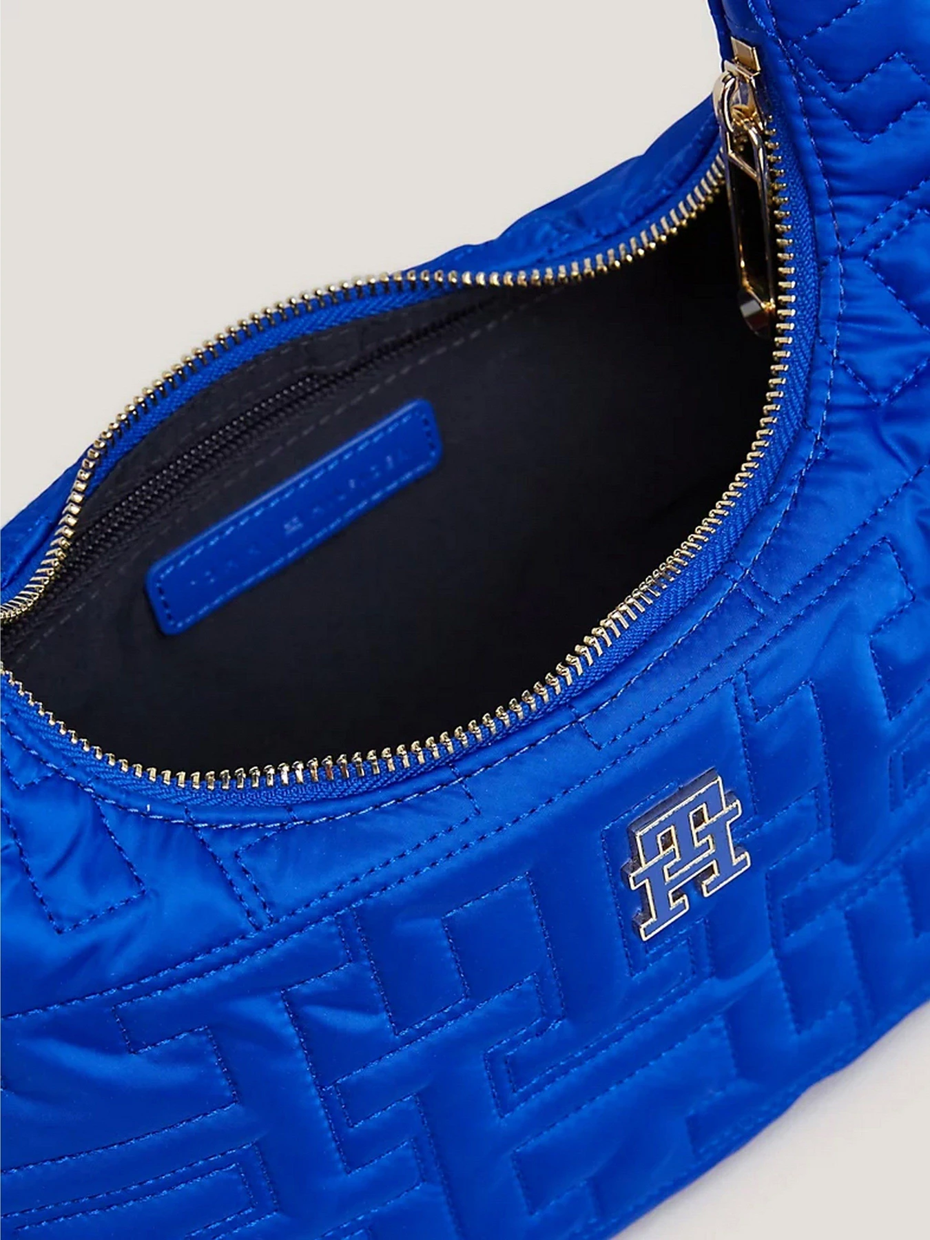 Сумки Tommy Hilfiger модель AW0AW15082-C66 Сумки Tommy Hilfiger модель AW0AW15082-C66 Фото