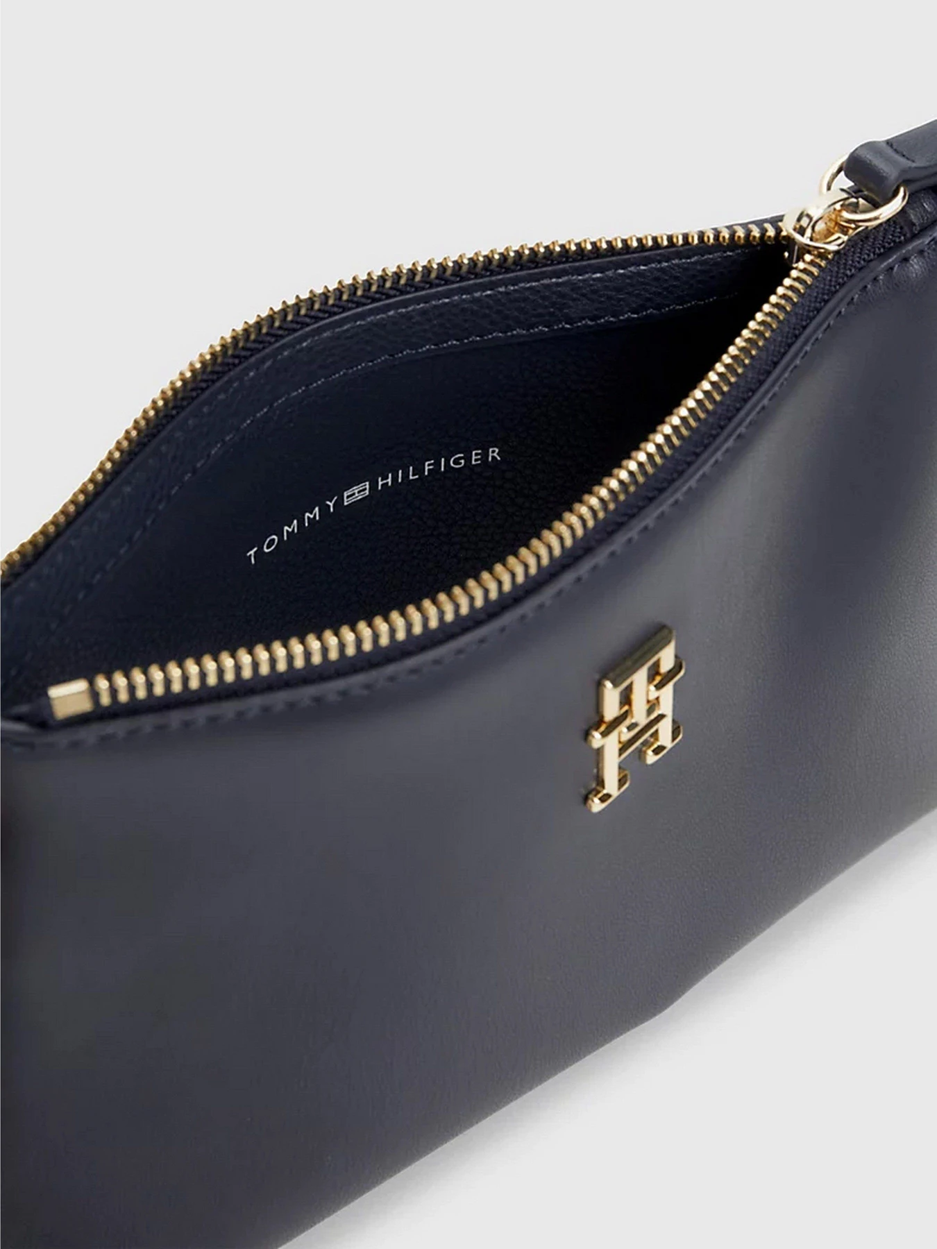 Сумки Tommy Hilfiger Iconic модель AW0AW15087-DW6 Сумки Tommy Hilfiger Iconic модель AW0AW15087-DW6 Фото