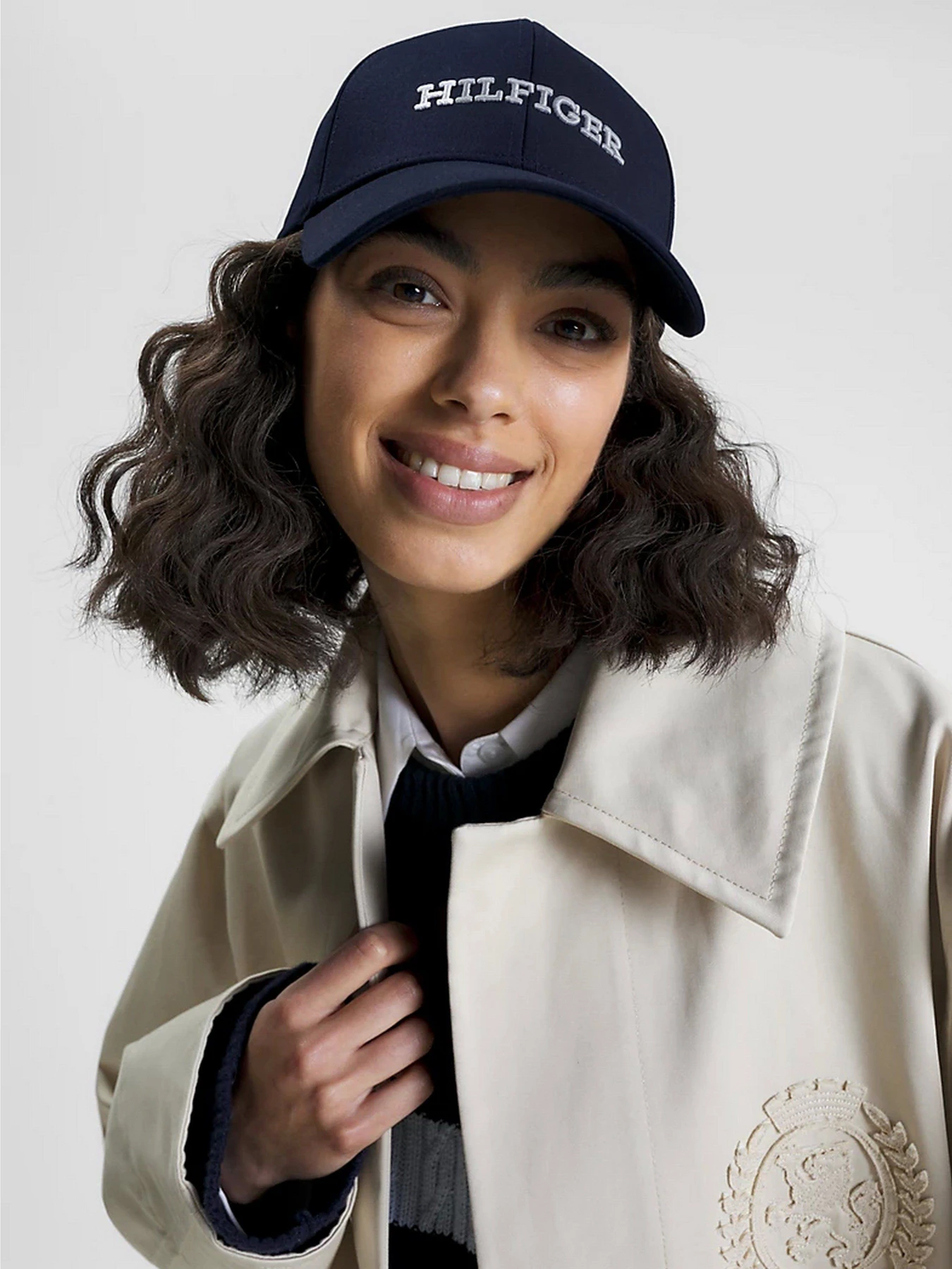 Шапки та кепки Tommy Hilfiger LOGO EMBROIDERY BASEBALL модель AW0AW15532-DW6 Фото