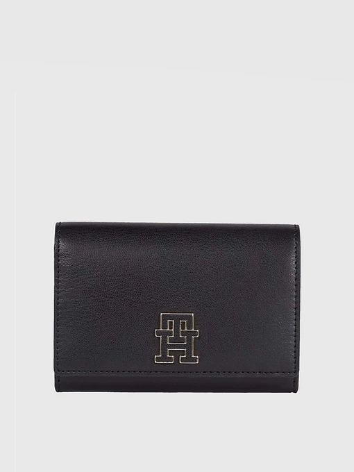 Кошельки Tommy Hilfiger CHIC MEDIUM MONOGRAM FLAP модель AW0AW14887-BDS Фото