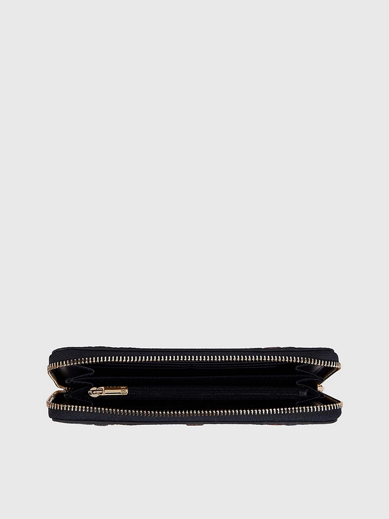 Кошельки Tommy Hilfiger SIGNATURE MONOGRAM LARGE ZIP-AROUND модель AW0AW15119-DW6 Кошельки Tommy Hilfiger SIGNATURE MONOGRAM LARGE ZIP-AROUND модель AW0AW15119-DW6 Фото