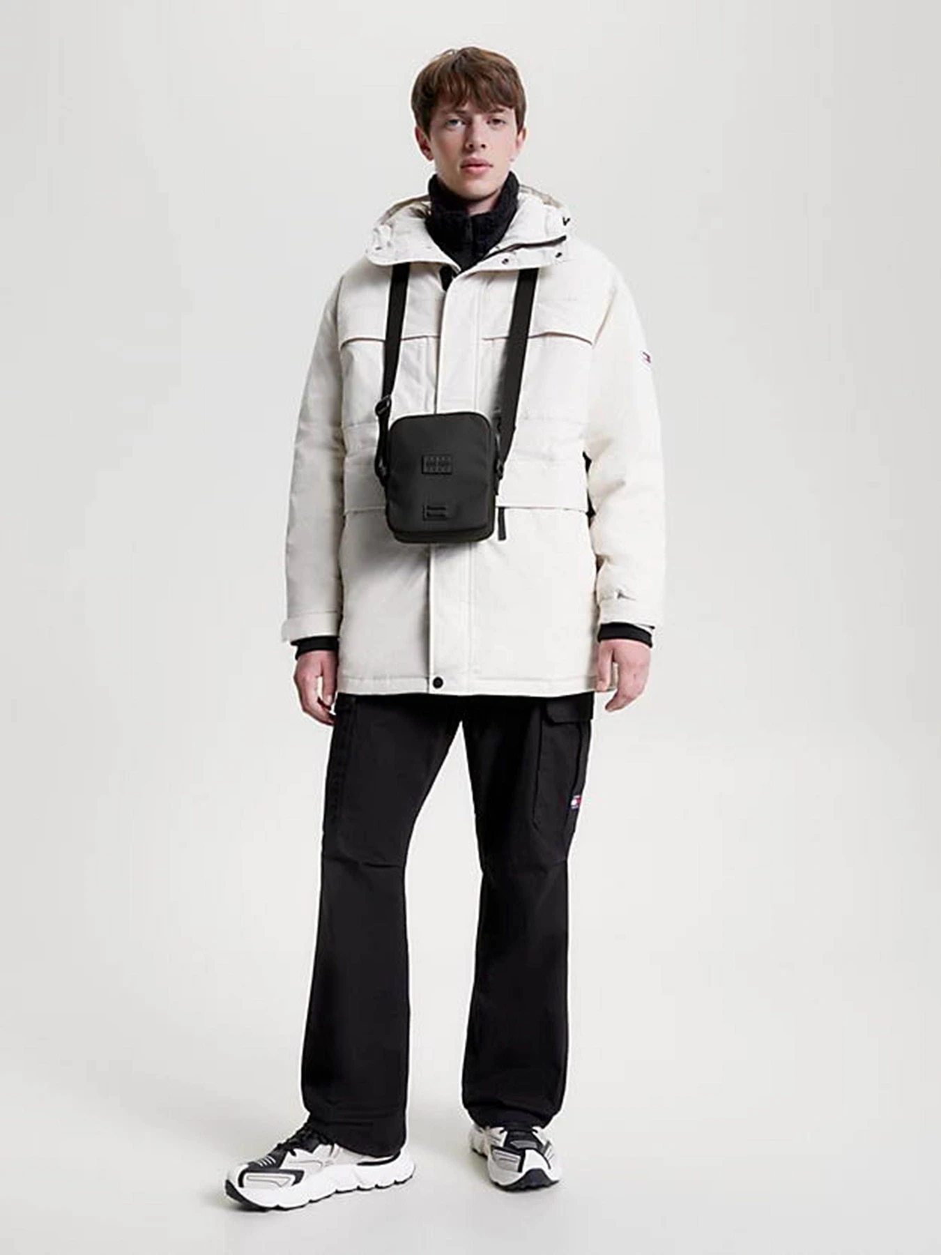 Сумки Tommy Hilfiger Tjm To Go Reporter модель AM0AM11634-BDS Сумки Tommy Hilfiger Tjm To Go Reporter модель AM0AM11634-BDS Фото