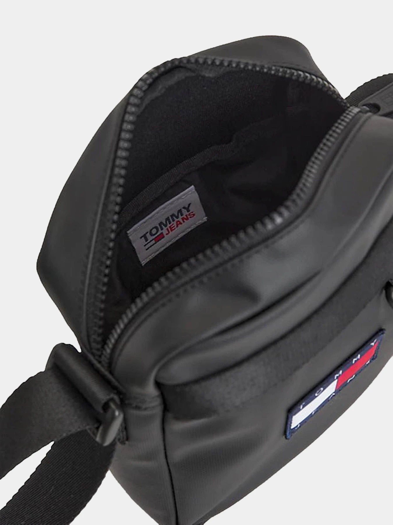 Сумки Tommy Hilfiger Tjm Dly Elev Reporter модель AM0AM11663-BDS Сумки Tommy Hilfiger Tjm Dly Elev Reporter модель AM0AM11663-BDS Фото