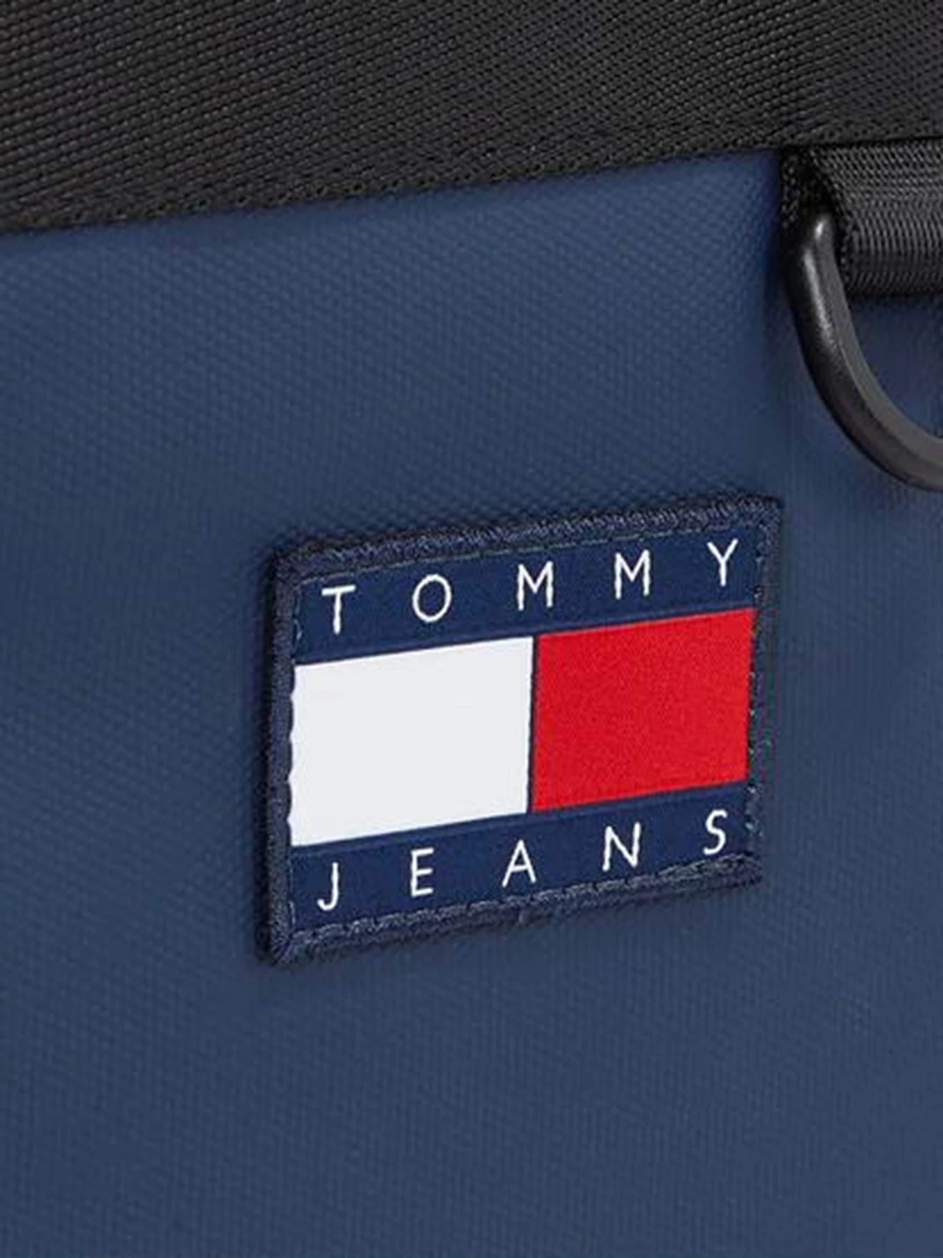 Сумки Tommy Hilfiger Tjm Dly Elev Reporter модель AM0AM11663-C87 Сумки Tommy Hilfiger Tjm Dly Elev Reporter модель AM0AM11663-C87 Фото