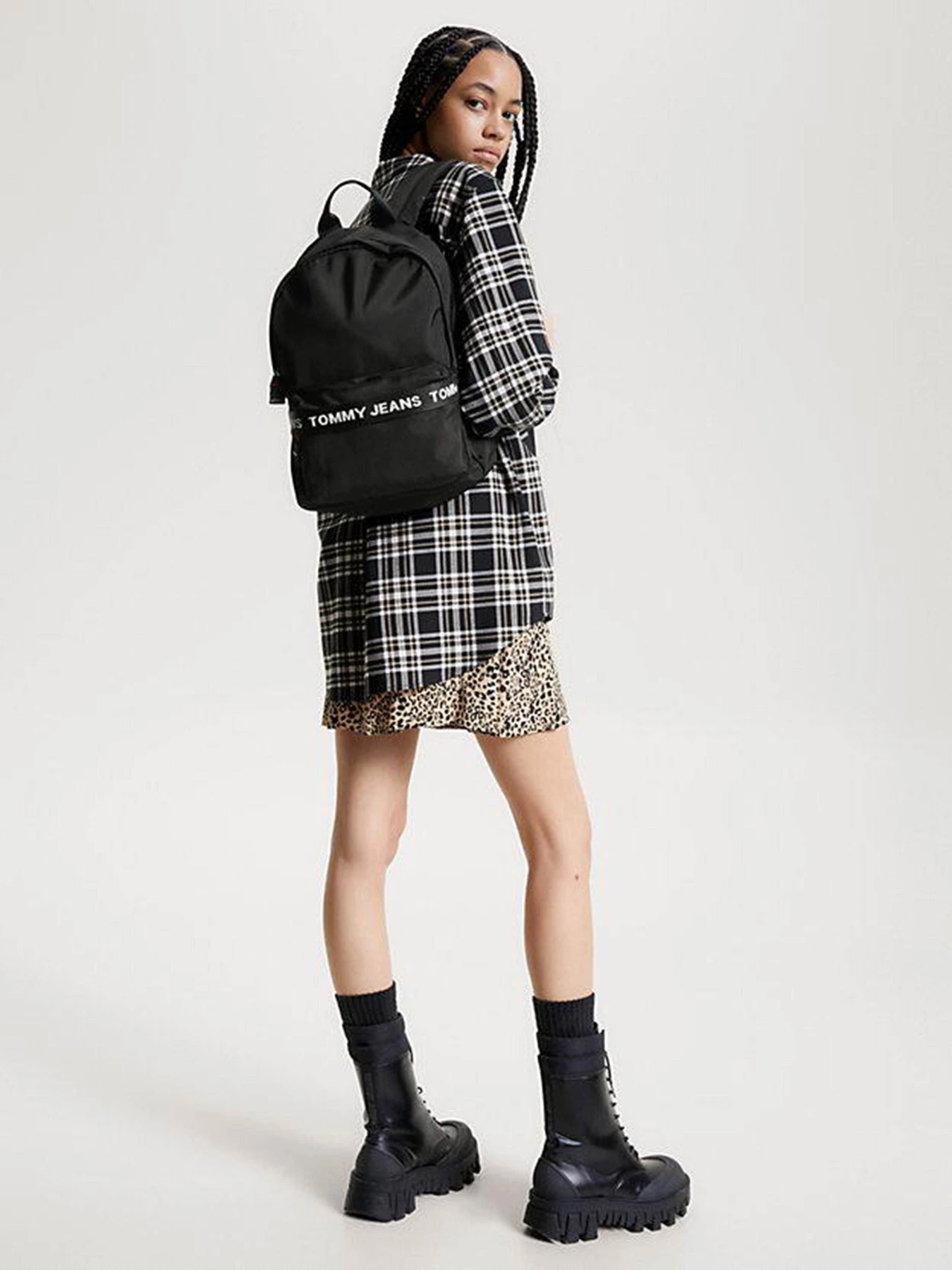 Рюкзаки Tommy Hilfiger модель AW0AW15417-BDS Рюкзаки Tommy Hilfiger модель AW0AW15417-BDS Фото