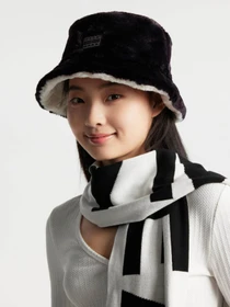 Шапки и кепки Tommy Hilfiger Tjw Fuzzy Rev. Bucket Hat модель AW0AW15459-0GM Фото