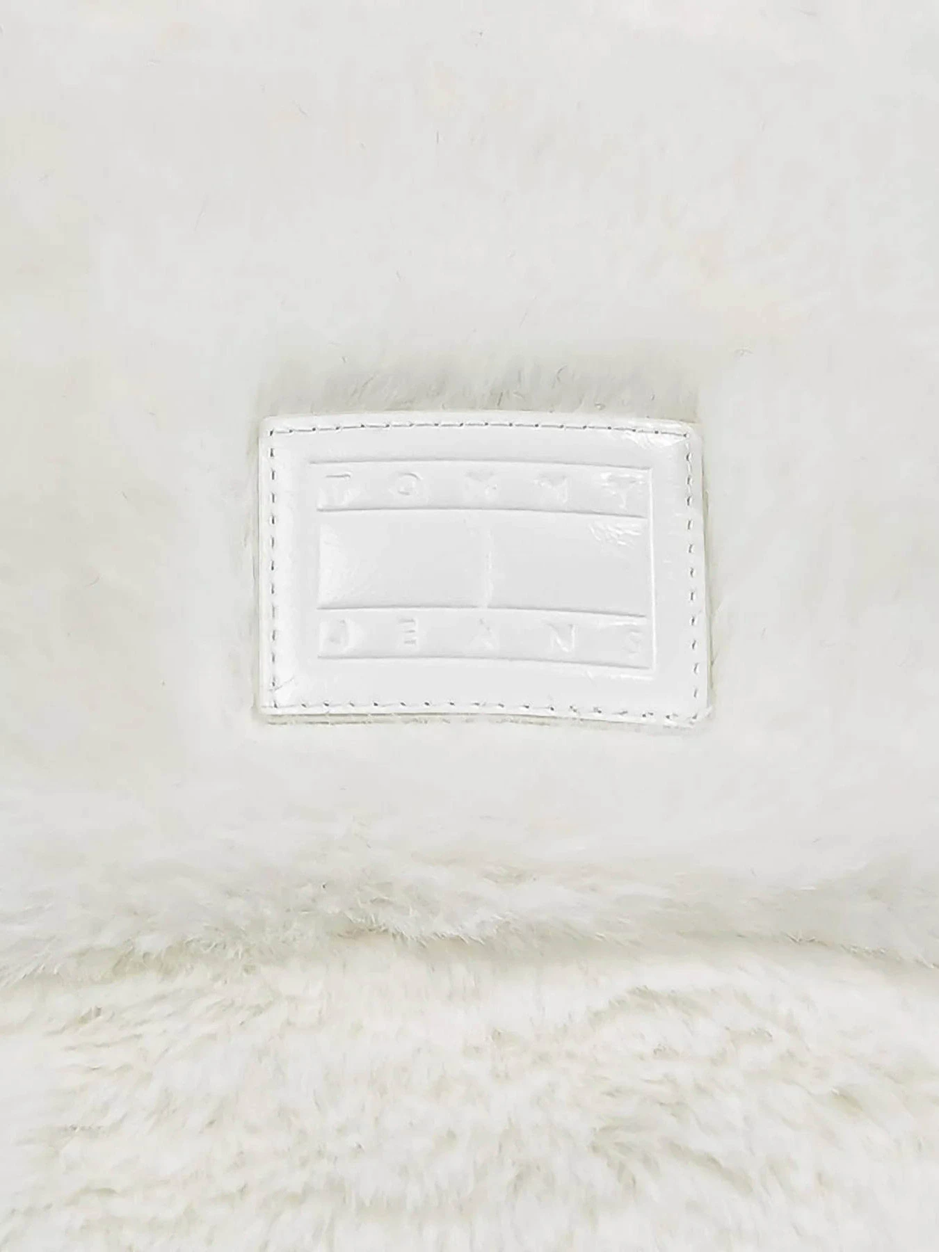 Шапки и кепки Tommy Hilfiger Tjw Fuzzy Rev. Bucket Hat модель AW0AW15459-YBL Шапки и кепки Tommy Hilfiger Tjw Fuzzy Rev. Bucket Hat модель AW0AW15459-YBL Фото