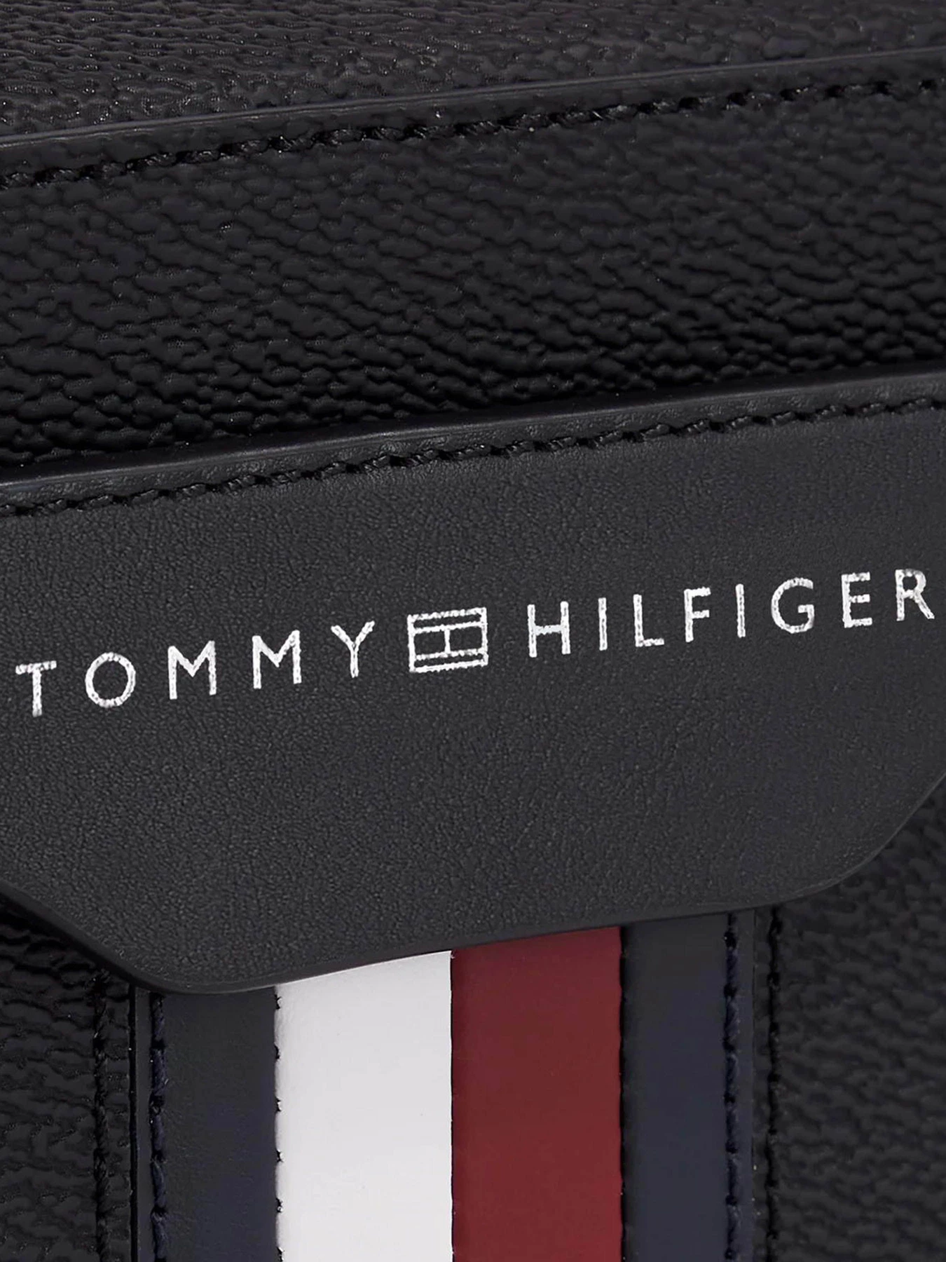 Сумки Tommy Hilfiger Th Coated Canvas Camera модель AM0AM11535-BDS Сумки Tommy Hilfiger Th Coated Canvas Camera модель AM0AM11535-BDS Фото