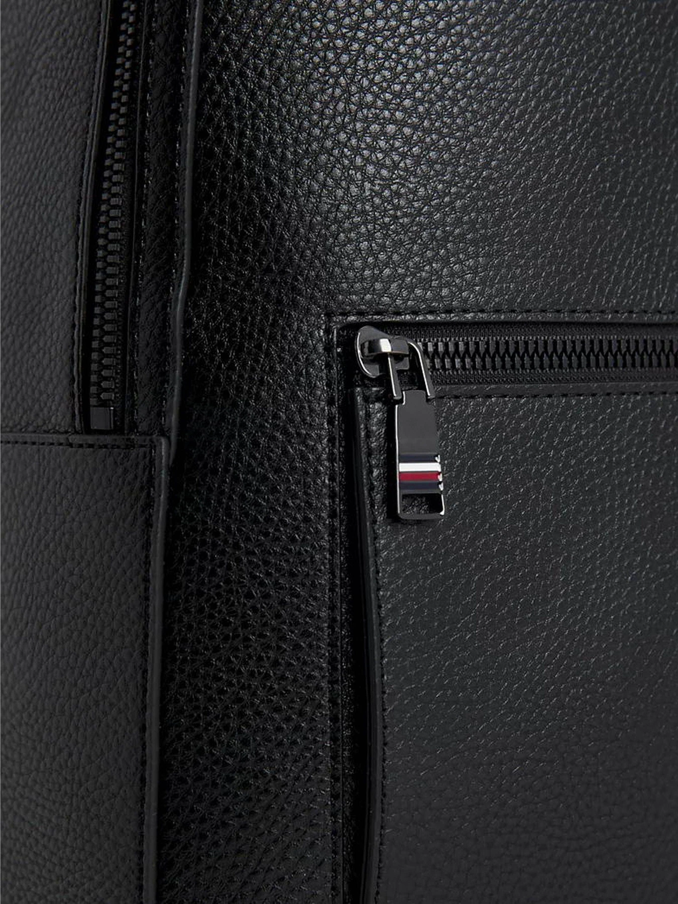 Рюкзаки Tommy Hilfiger Central модель AM0AM11538-BDS Фото