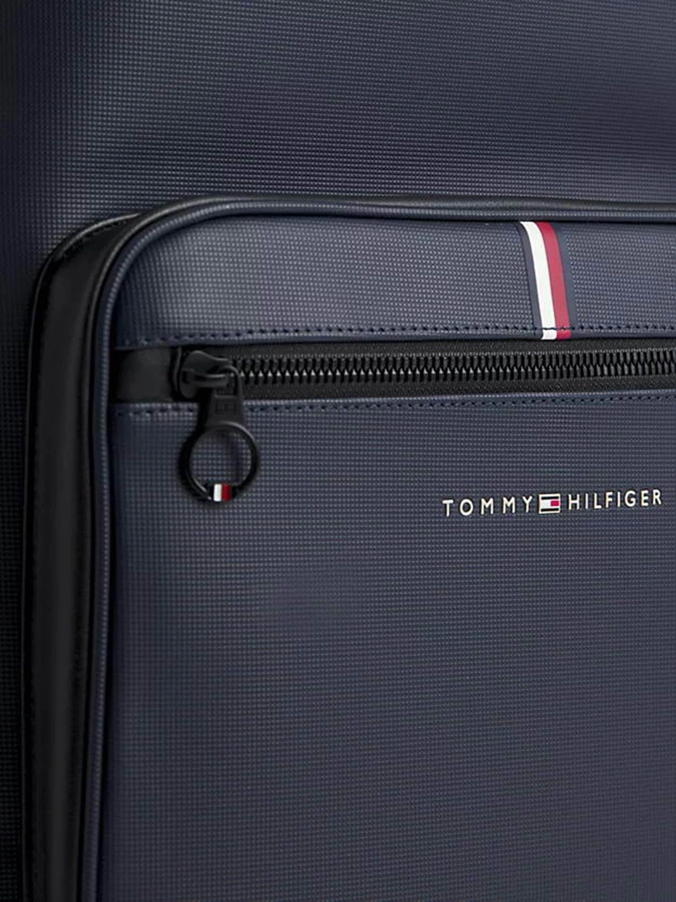 Рюкзаки Tommy Hilfiger Essnetial Pique модель AM0AM11543-DW6 Рюкзаки Tommy Hilfiger Essnetial Pique модель AM0AM11543-DW6 Фото
