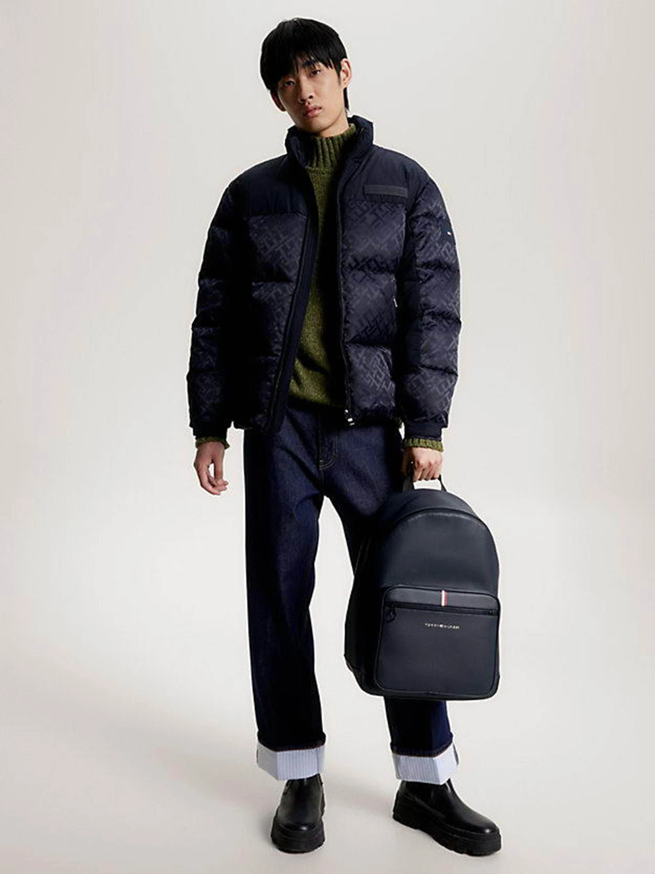 Рюкзаки Tommy Hilfiger Essnetial Pique модель AM0AM11543-DW6 Рюкзаки Tommy Hilfiger Essnetial Pique модель AM0AM11543-DW6 Фото