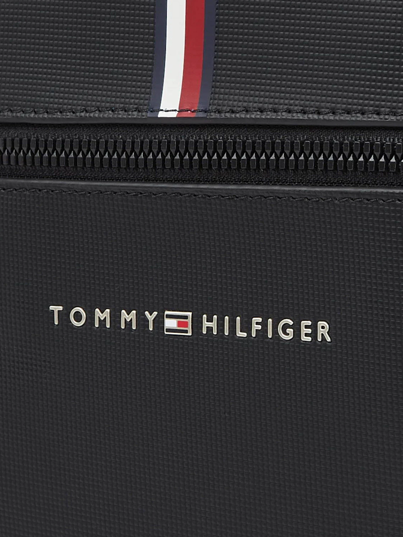 Сумки Tommy Hilfiger Th Essential Pique Mini Reporter модель AM0AM11544-BDS Сумки Tommy Hilfiger Th Essential Pique Mini Reporter модель AM0AM11544-BDS Фото