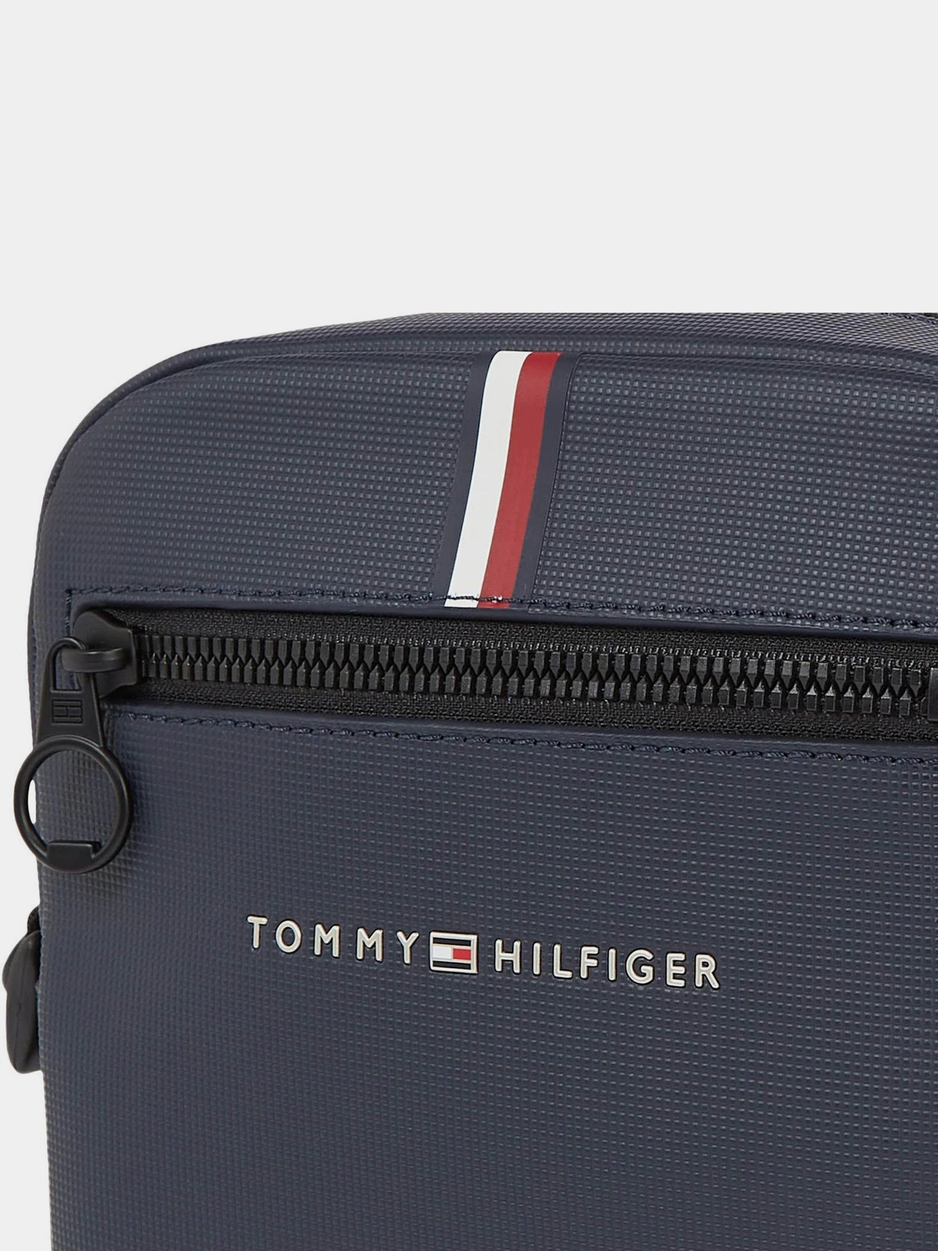 Сумки Tommy Hilfiger Th Essential Pique Mini Reporter модель AM0AM11544-DW6 Сумки Tommy Hilfiger Th Essential Pique Mini Reporter модель AM0AM11544-DW6 Фото