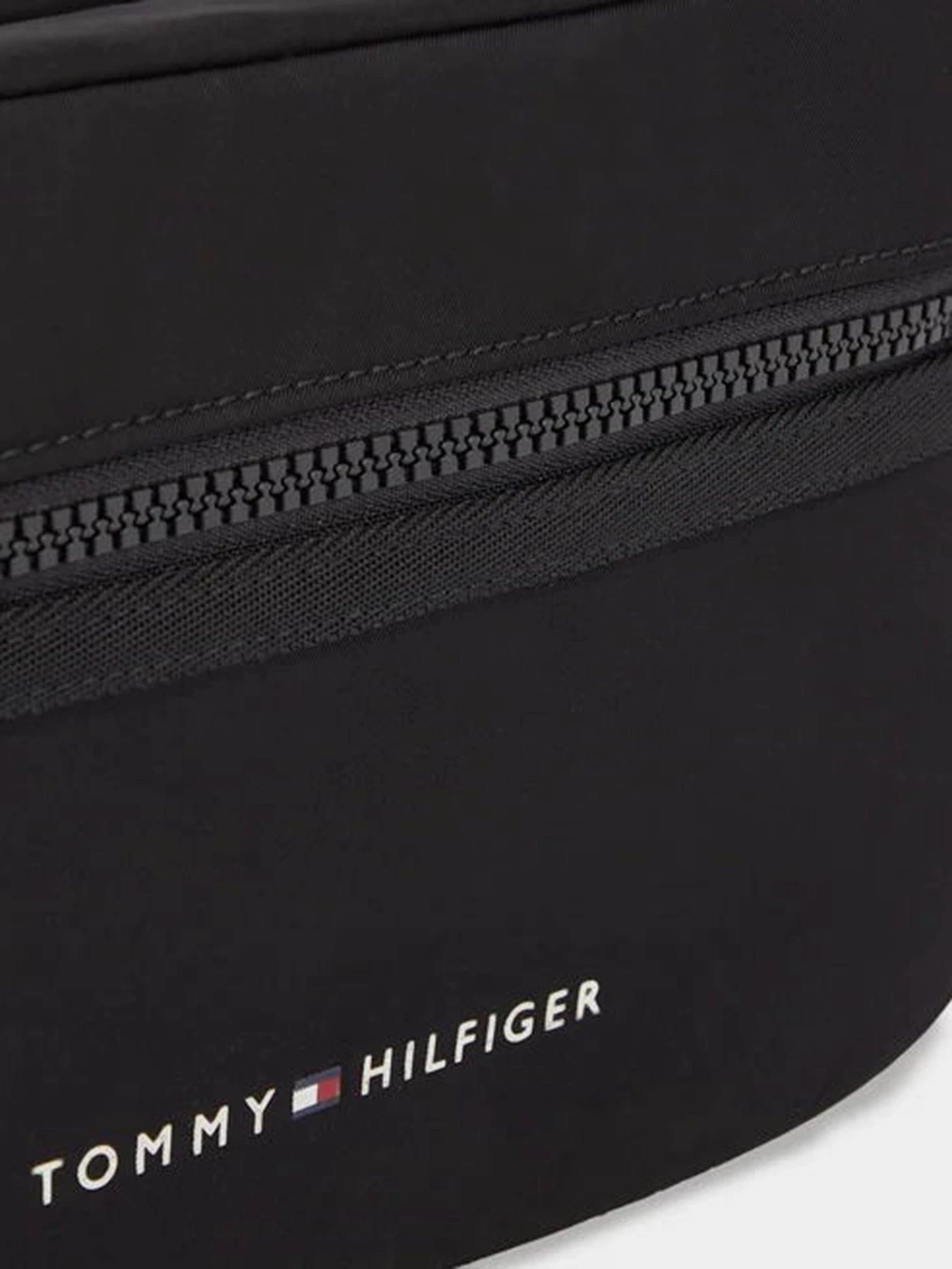 Сумки Tommy Hilfiger Th Skyline Ew Reporter модель AM0AM11548-BDS Сумки Tommy Hilfiger Th Skyline Ew Reporter модель AM0AM11548-BDS Фото