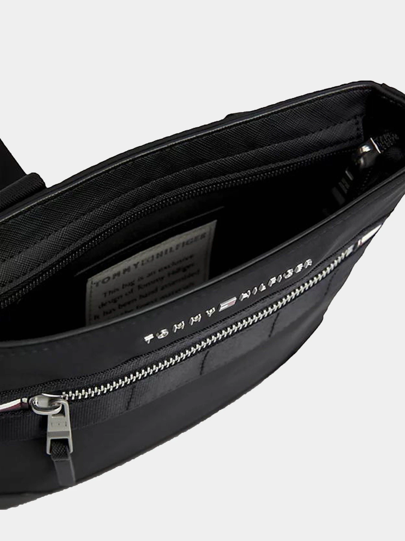 Сумки Tommy Hilfiger Th Elevated Nylon Mini Crossover модель AM0AM11570-BDS Фото