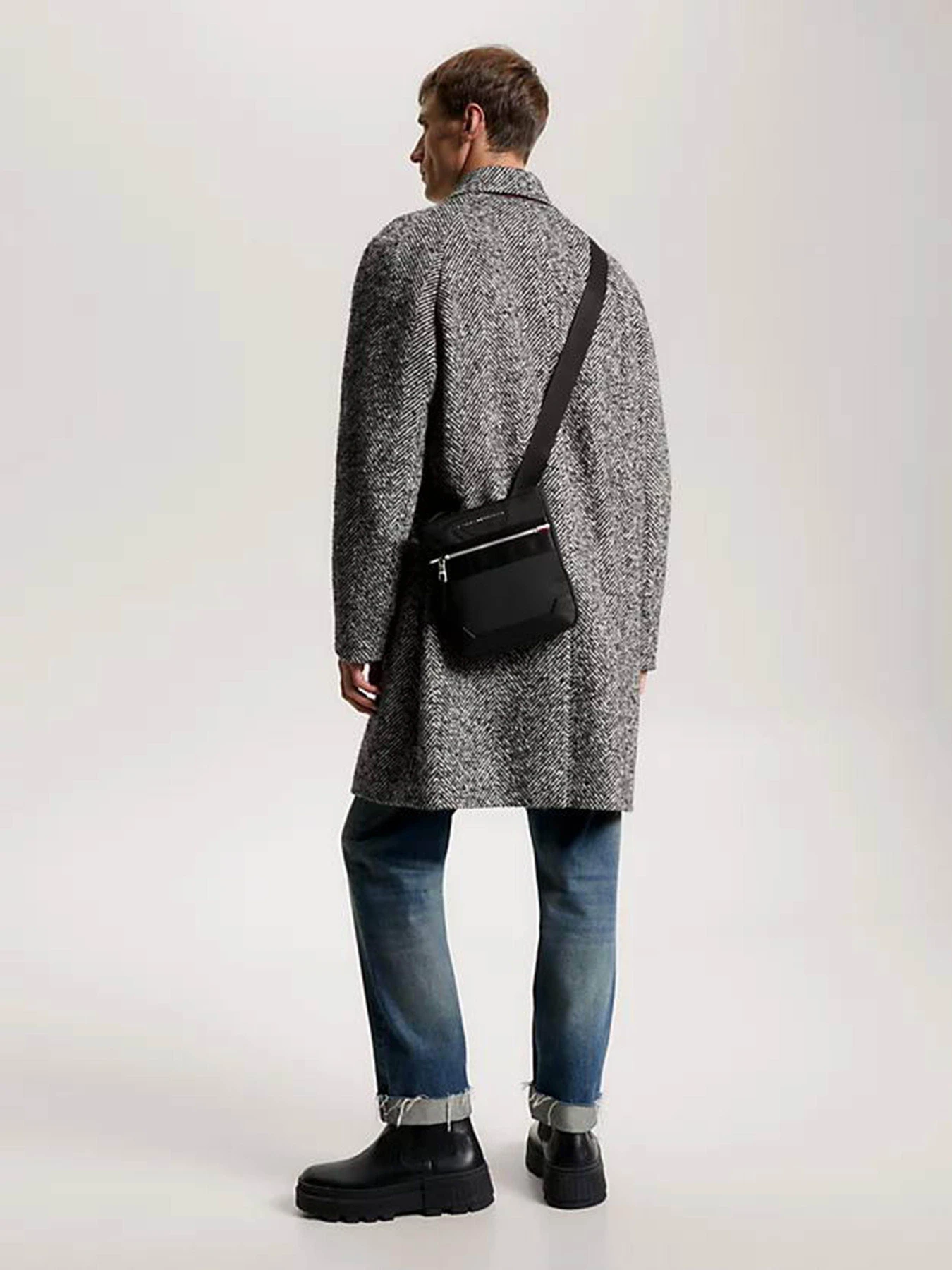 Сумки Tommy Hilfiger Th Elevated Nylon Mini Crossover модель AM0AM11570-BDS Фото