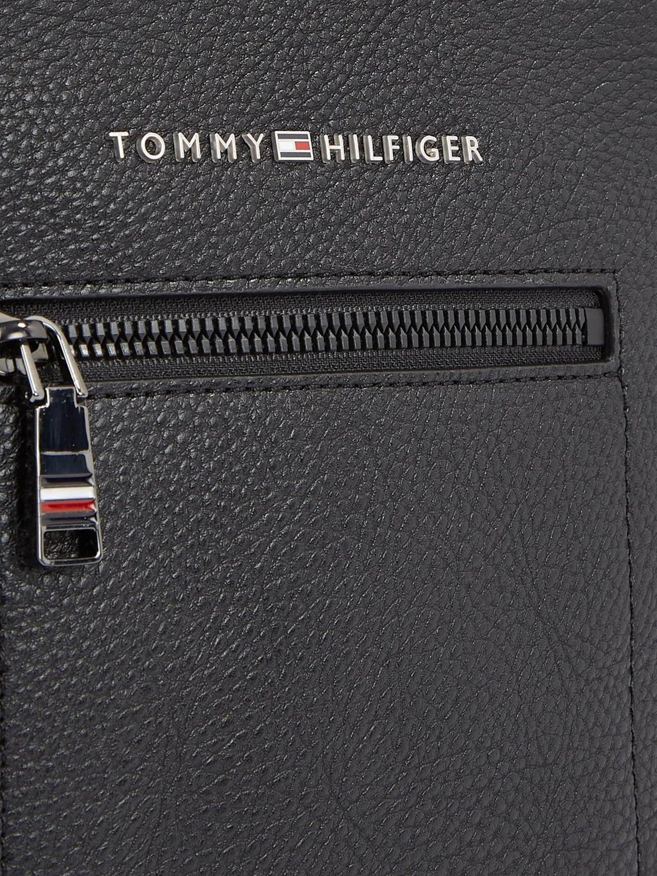 Сумки Tommy Hilfiger Th Central Mini Crossover модель AM0AM11581-BDS Сумки Tommy Hilfiger Th Central Mini Crossover модель AM0AM11581-BDS Фото