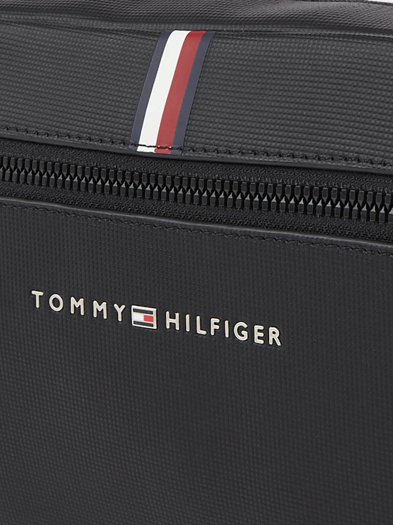 Сумки Tommy Hilfiger Th Essential Pique Ew Reporter модель AM0AM11922-BDS Сумки Tommy Hilfiger Th Essential Pique Ew Reporter модель AM0AM11922-BDS Фото