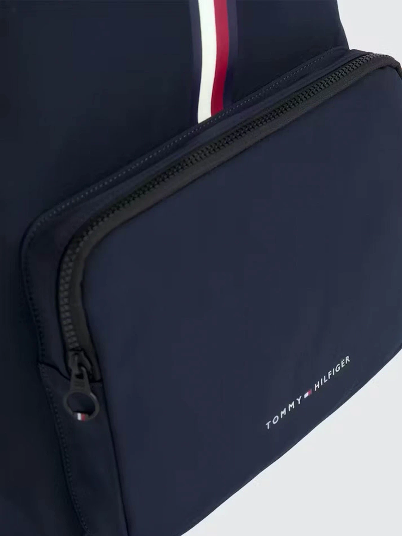 Рюкзаки Tommy Hilfiger Skyline Stripe модель AM0AM12088-DW6 Фото