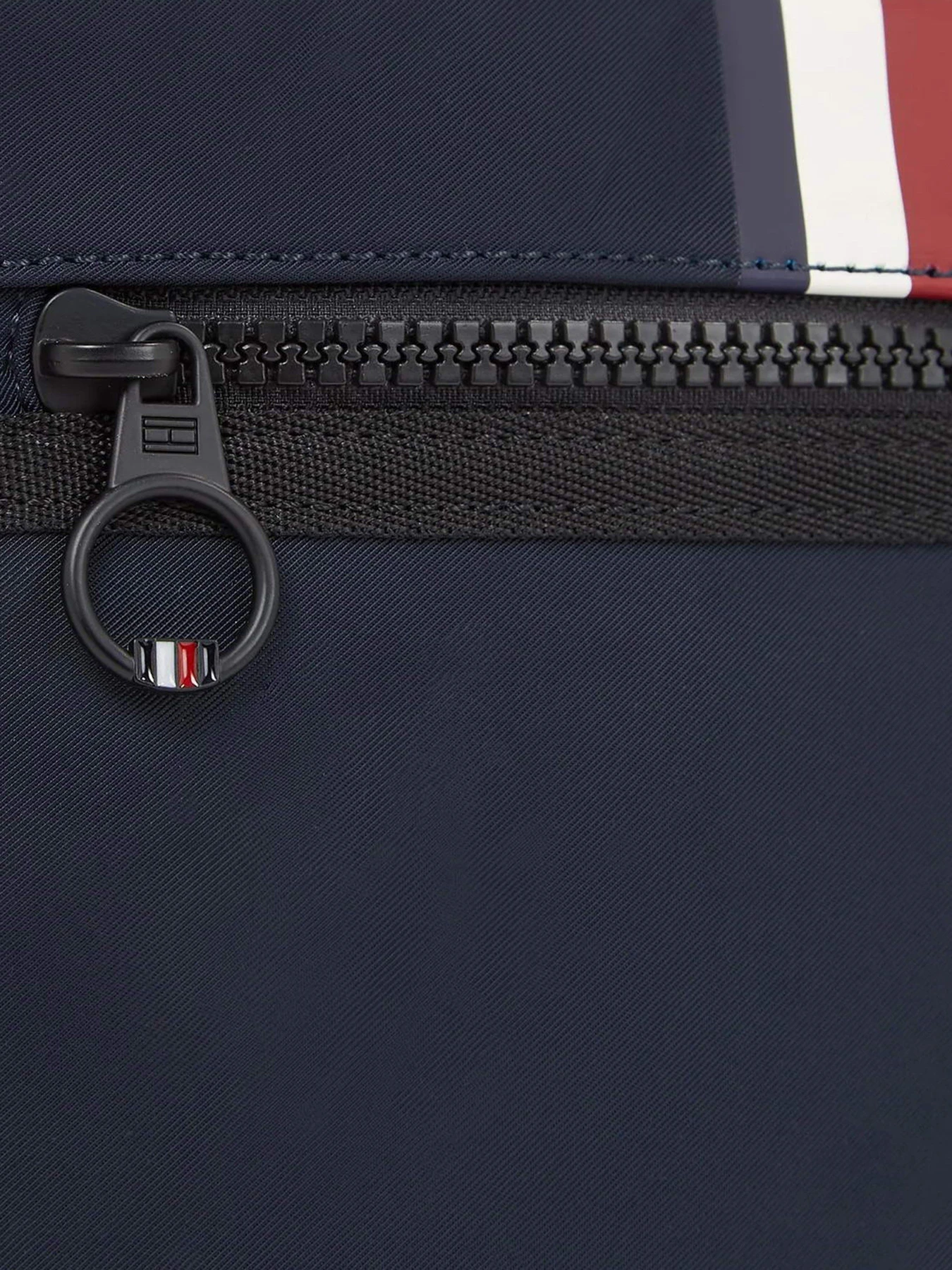 Сумки Tommy Hilfiger модель AM0AM12090-DW6 Сумки Tommy Hilfiger модель AM0AM12090-DW6 Фото