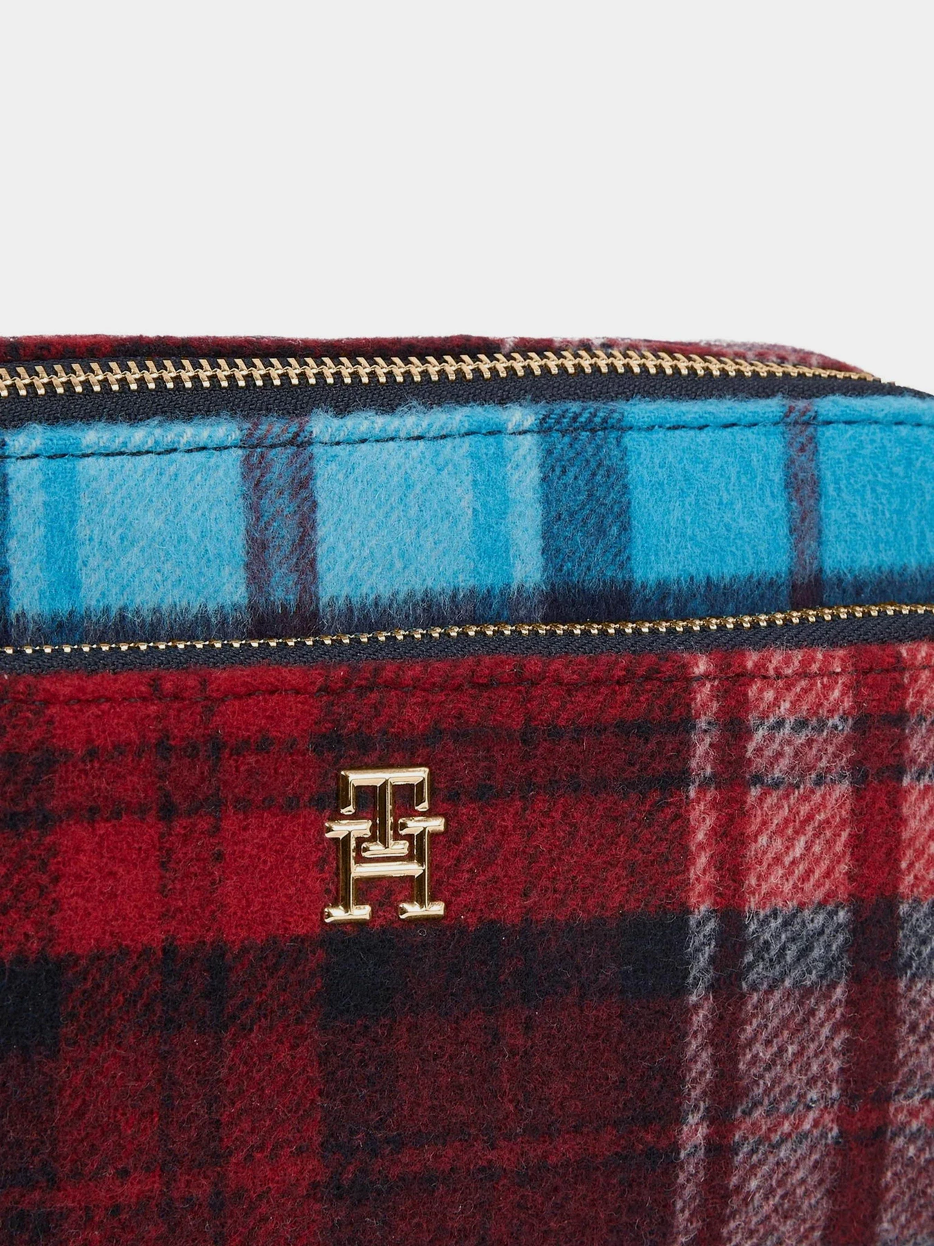 Сумки Tommy Hilfiger Iconic Tommy Camera Bag Check C модель AW0AW15206-0G0 Сумки Tommy Hilfiger Iconic Tommy Camera Bag Check C модель AW0AW15206-0G0 Фото