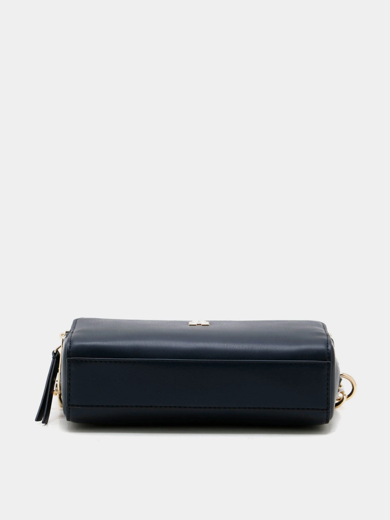Сумки Tommy Hilfiger Iconic Tommy Camera Bag Solid модель AW0AW15207-BDS Сумки Tommy Hilfiger Iconic Tommy Camera Bag Solid модель AW0AW15207-BDS Фото