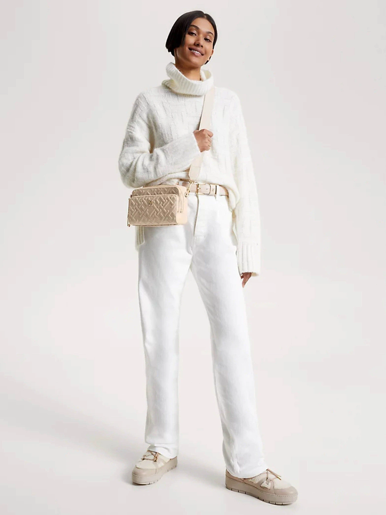 Сумки Tommy Hilfiger модель AW0AW15208-ABO Сумки Tommy Hilfiger модель AW0AW15208-ABO Фото