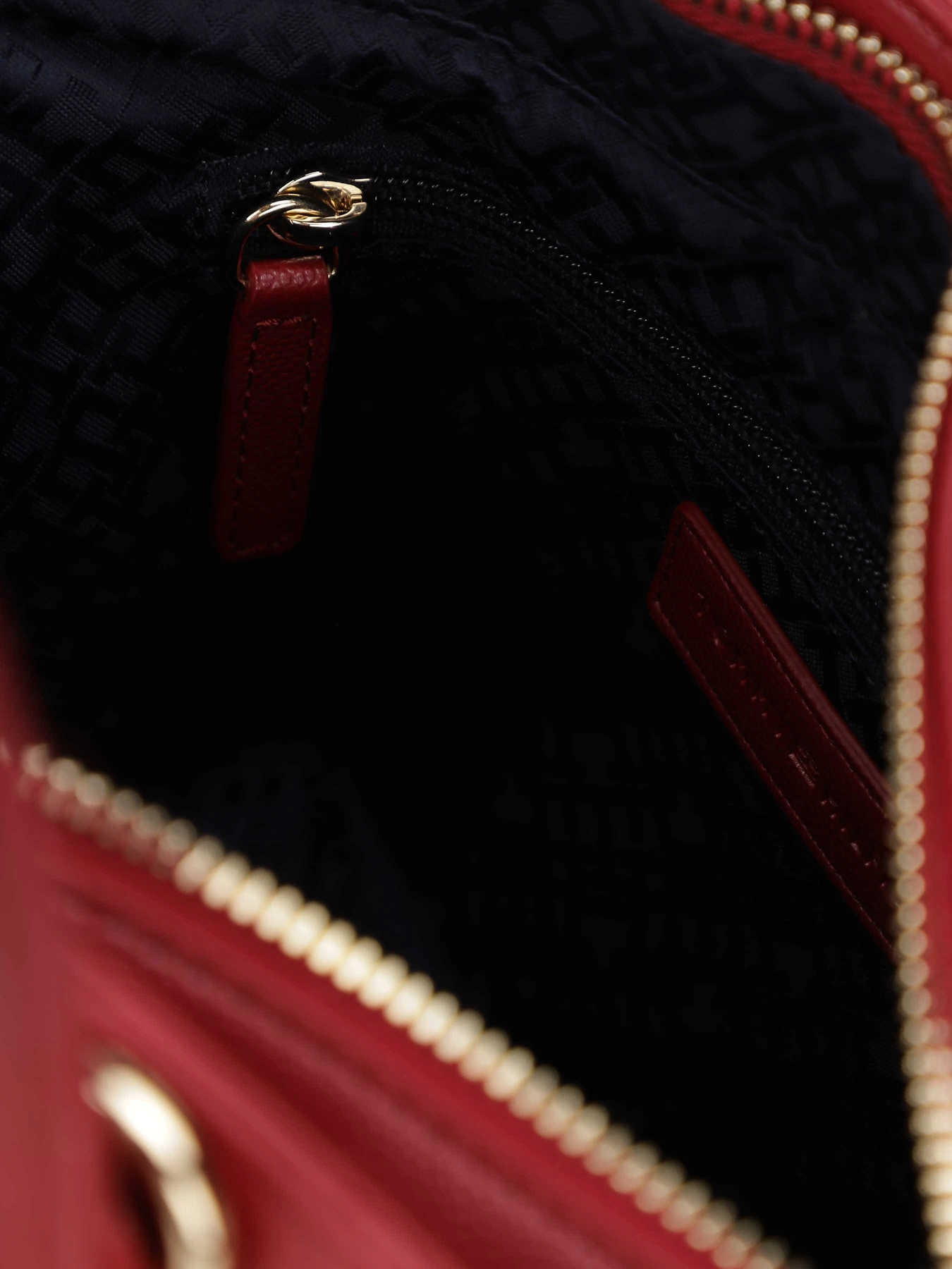 Сумки Tommy Hilfiger Th Timeless Med Tote модель AW0AW15223-XJS Фото