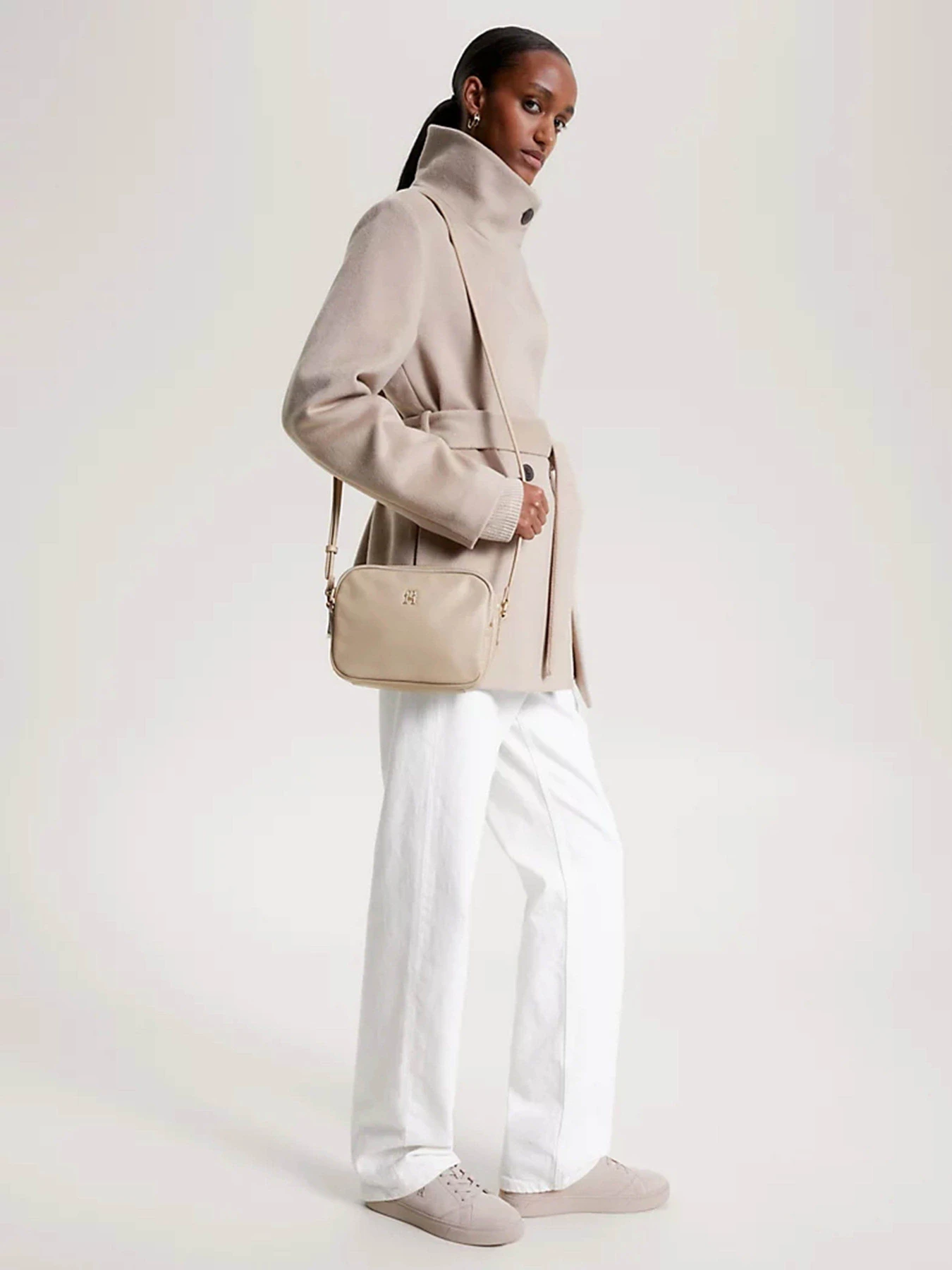 Сумки Tommy Hilfiger модель AW0AW15235-ABO Сумки Tommy Hilfiger модель AW0AW15235-ABO Фото
