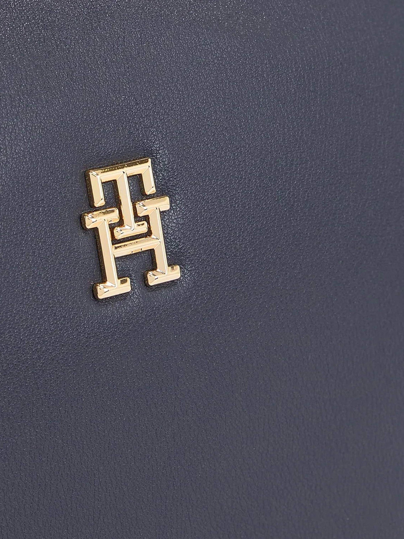 Сумки Tommy Hilfiger модель AW0AW15235-DW6 Сумки Tommy Hilfiger модель AW0AW15235-DW6 Фото