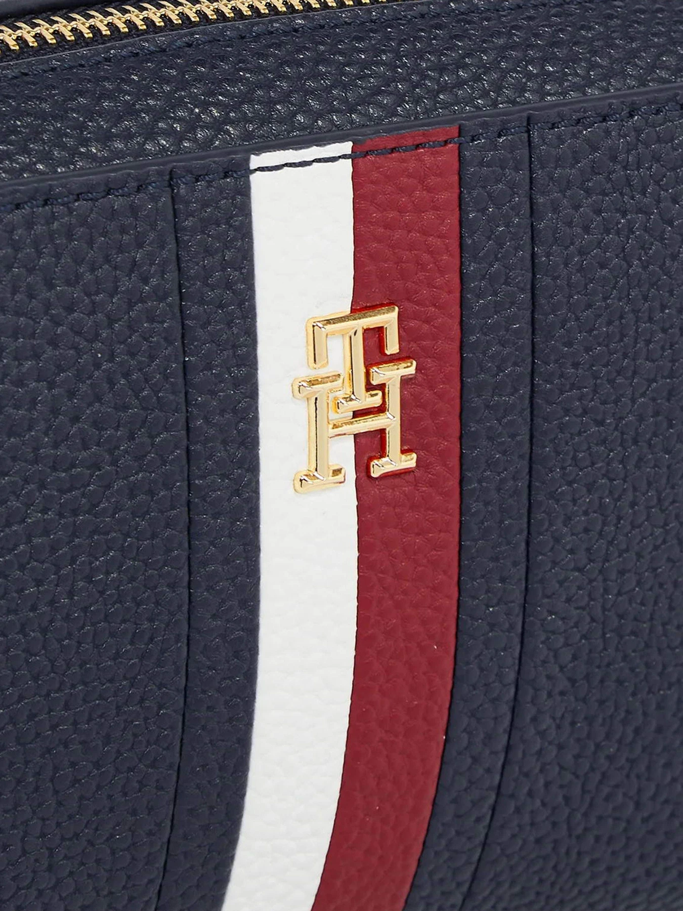 Сумки Tommy Hilfiger Th Emblem Crossover Corp модель AW0AW15284-DW6 Сумки Tommy Hilfiger Th Emblem Crossover Corp модель AW0AW15284-DW6 Фото