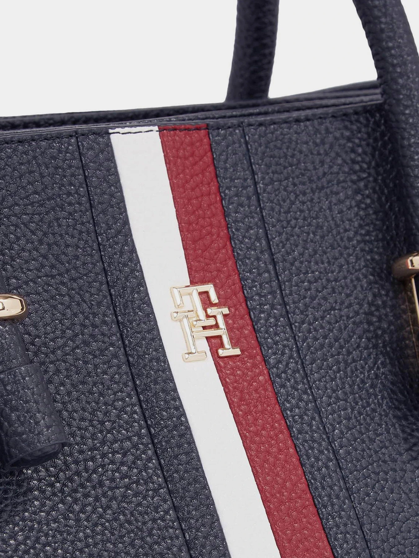 Сумки Tommy Hilfiger Th Emblem Satchel Corp модель AW0AW15286-DW6 Сумки Tommy Hilfiger Th Emblem Satchel Corp модель AW0AW15286-DW6 Фото