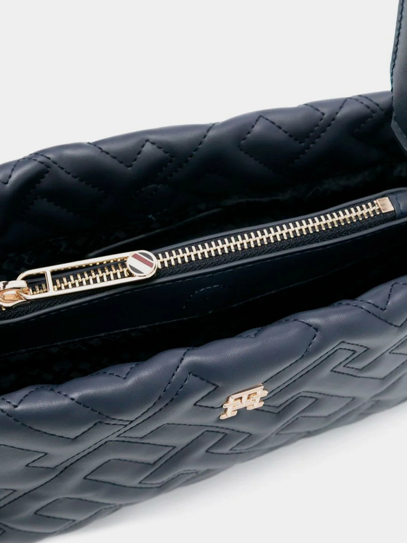 Сумки Tommy Hilfiger модель AW0AW15581-DW6 Сумки Tommy Hilfiger модель AW0AW15581-DW6 Фото