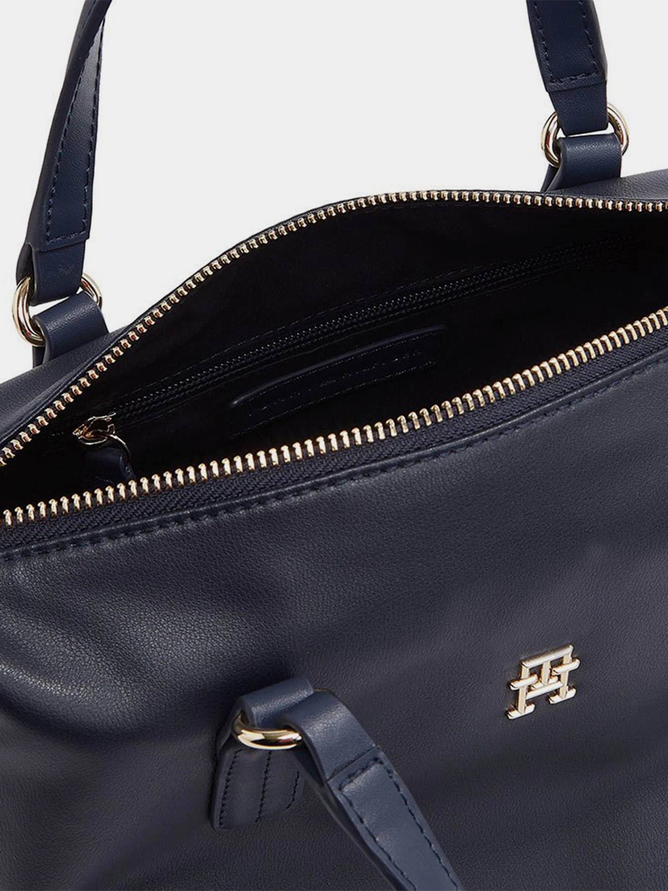 Сумки Tommy Hilfiger модель AW0AW15592-DW6 Сумки Tommy Hilfiger модель AW0AW15592-DW6 Фото