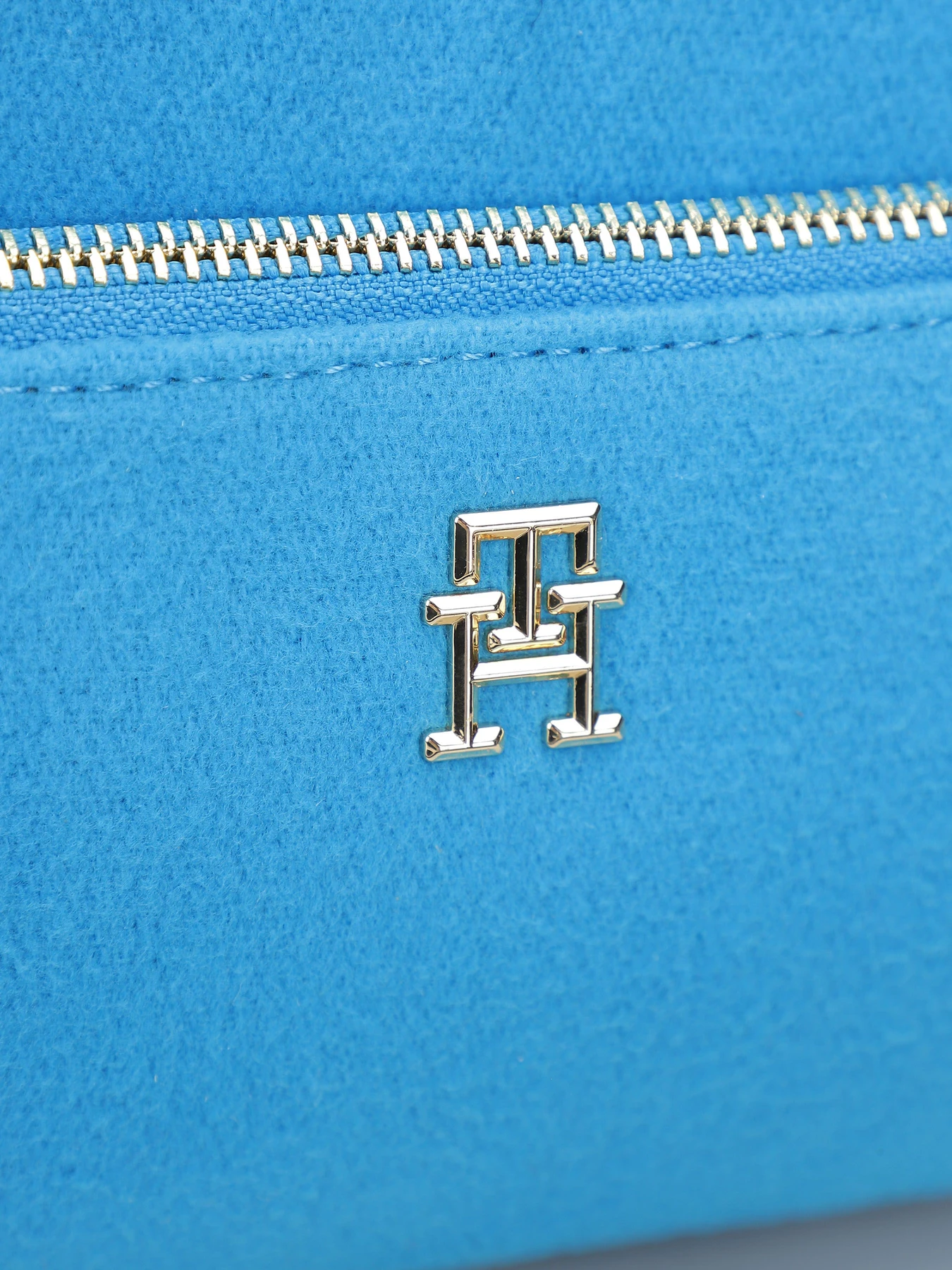 Сумки Tommy Hilfiger модель AW0AW15879-CZU Сумки Tommy Hilfiger модель AW0AW15879-CZU Фото