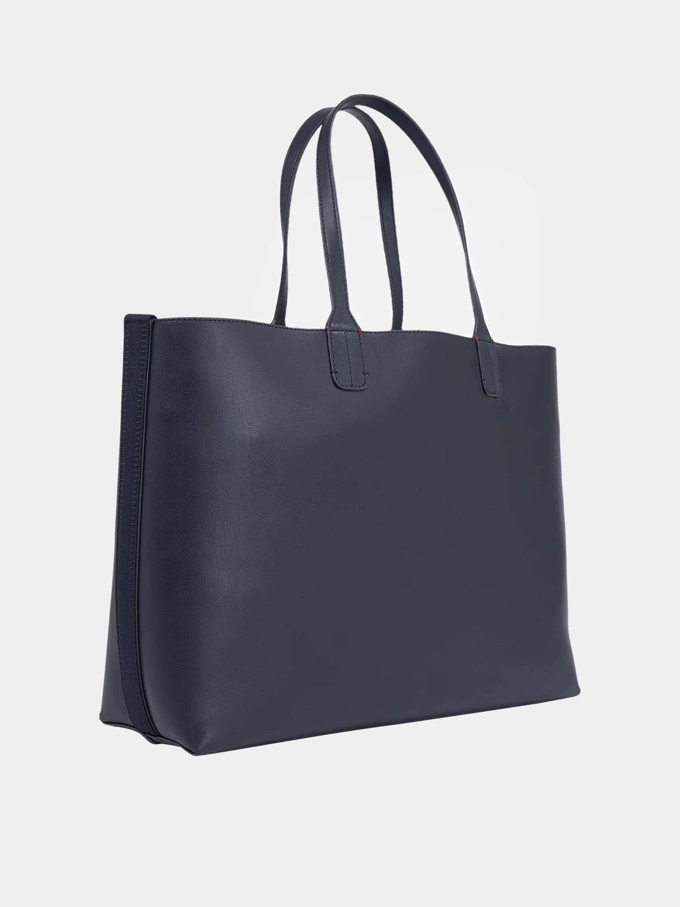 Сумки Tommy Hilfiger Iconic Tommy Tote Puffy модель AW0AW15881-0G0 Сумки Tommy Hilfiger Iconic Tommy Tote Puffy модель AW0AW15881-0G0 Фото