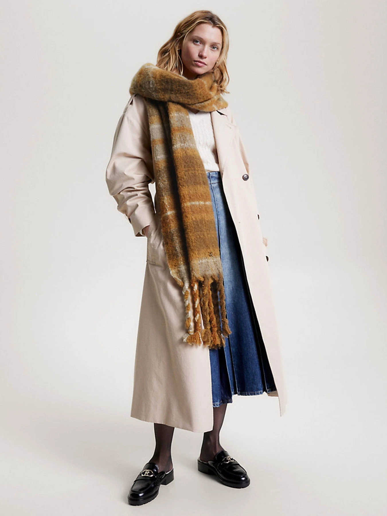 Шарфи та хустки Tommy Hilfiger модель AW0AW15337-RBL Фото