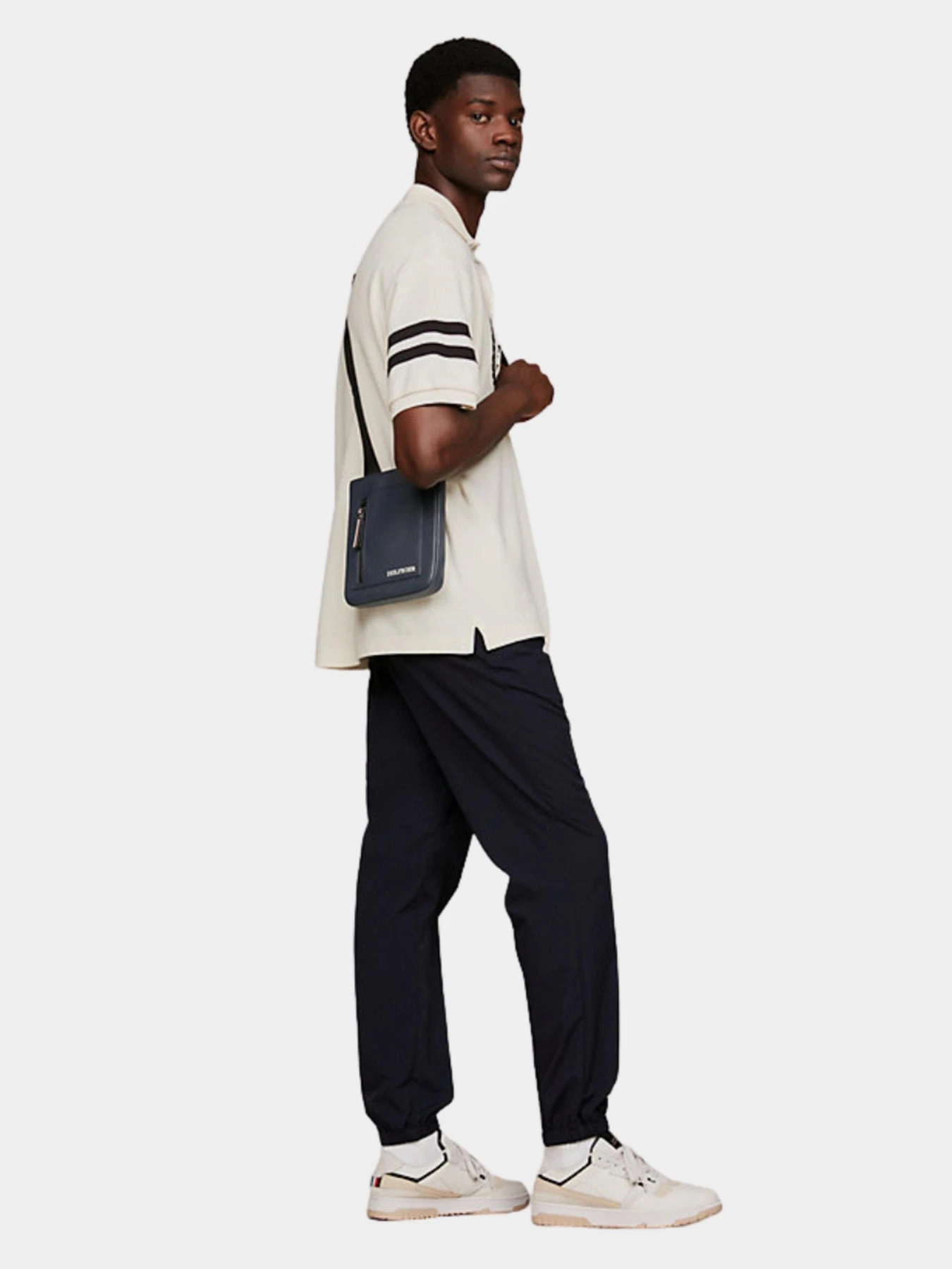 Сумки Tommy Hilfiger модель AM0AM11783-DW6 Сумки Tommy Hilfiger модель AM0AM11783-DW6 Фото