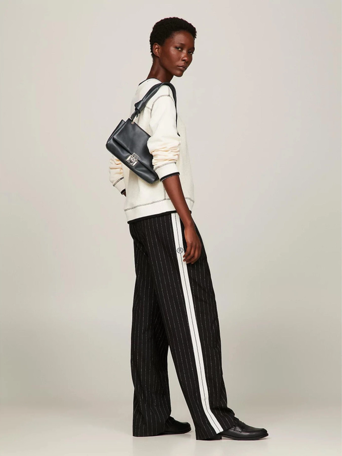 Сумки Tommy Hilfiger модель AW0AW15685-BDS Сумки Tommy Hilfiger модель AW0AW15685-BDS Фото