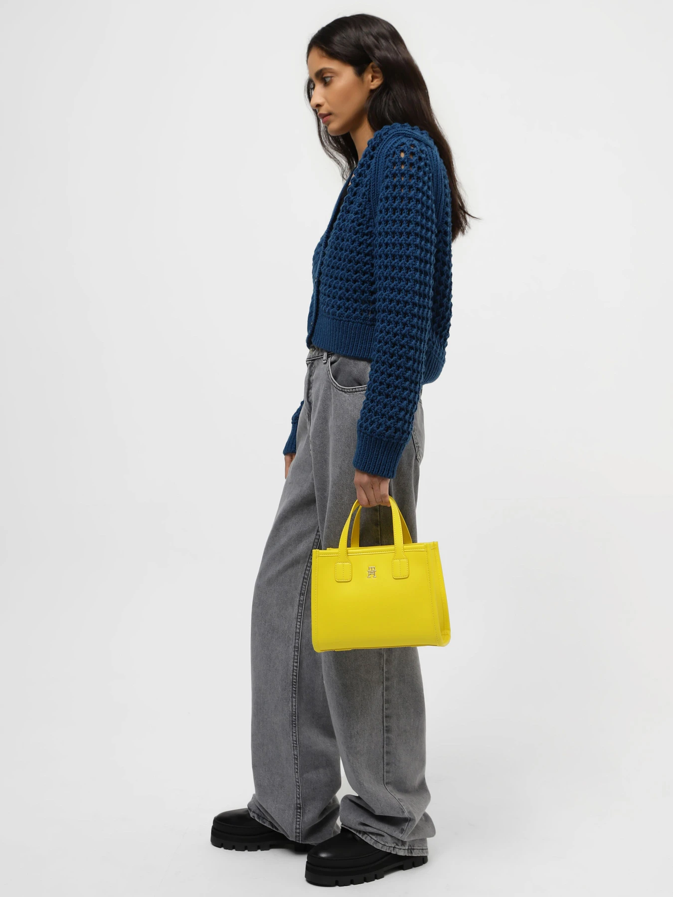 Сумки Tommy Hilfiger модель AW0AW15691-ZH3 Сумки Tommy Hilfiger модель AW0AW15691-ZH3 Фото