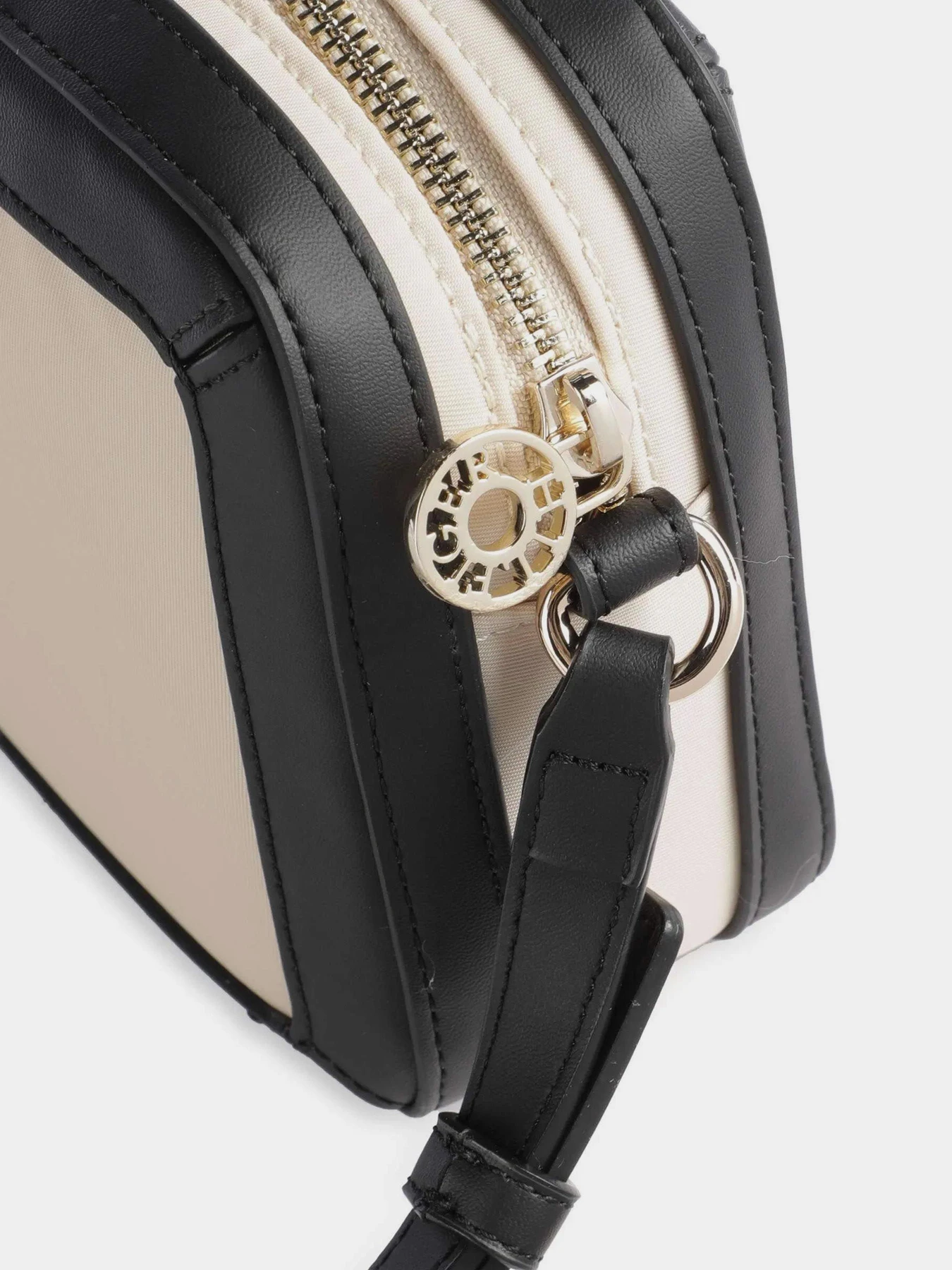 Сумки Tommy Hilfiger модель AW0AW15701-0F4 Сумки Tommy Hilfiger модель AW0AW15701-0F4 Фото