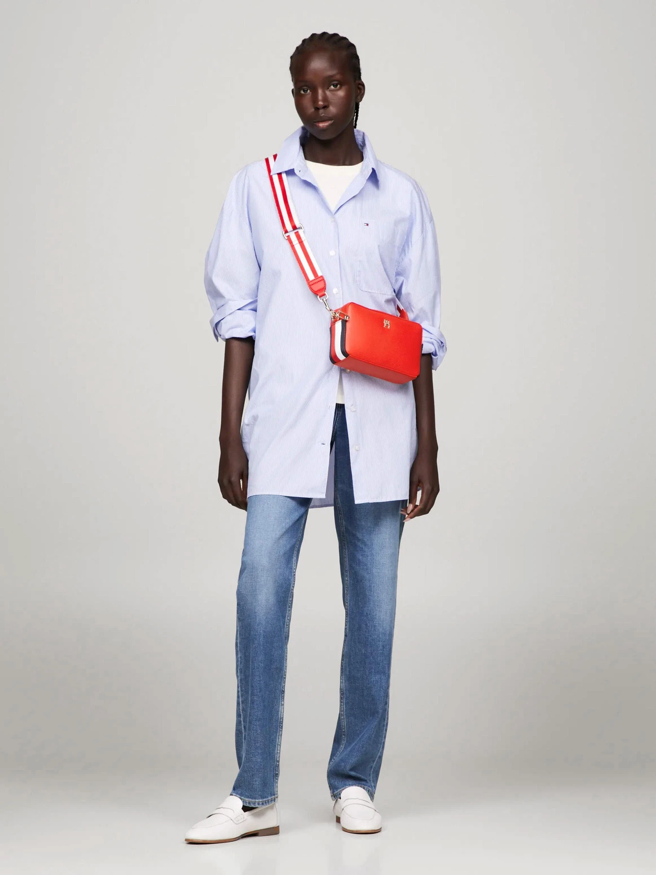 Сумки Tommy Hilfiger модель AW0AW15707-XND Сумки Tommy Hilfiger модель AW0AW15707-XND Фото