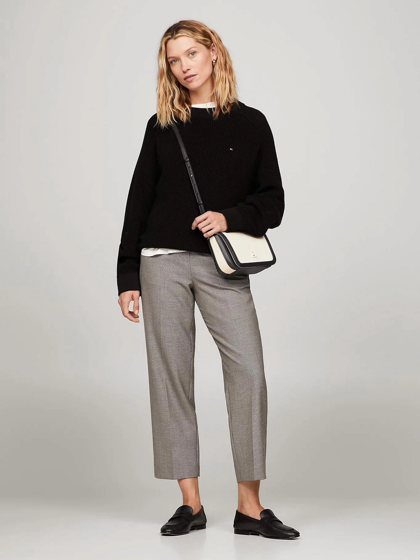 Сумки Tommy Hilfiger модель AW0AW15709-0F4 Сумки Tommy Hilfiger модель AW0AW15709-0F4 Фото