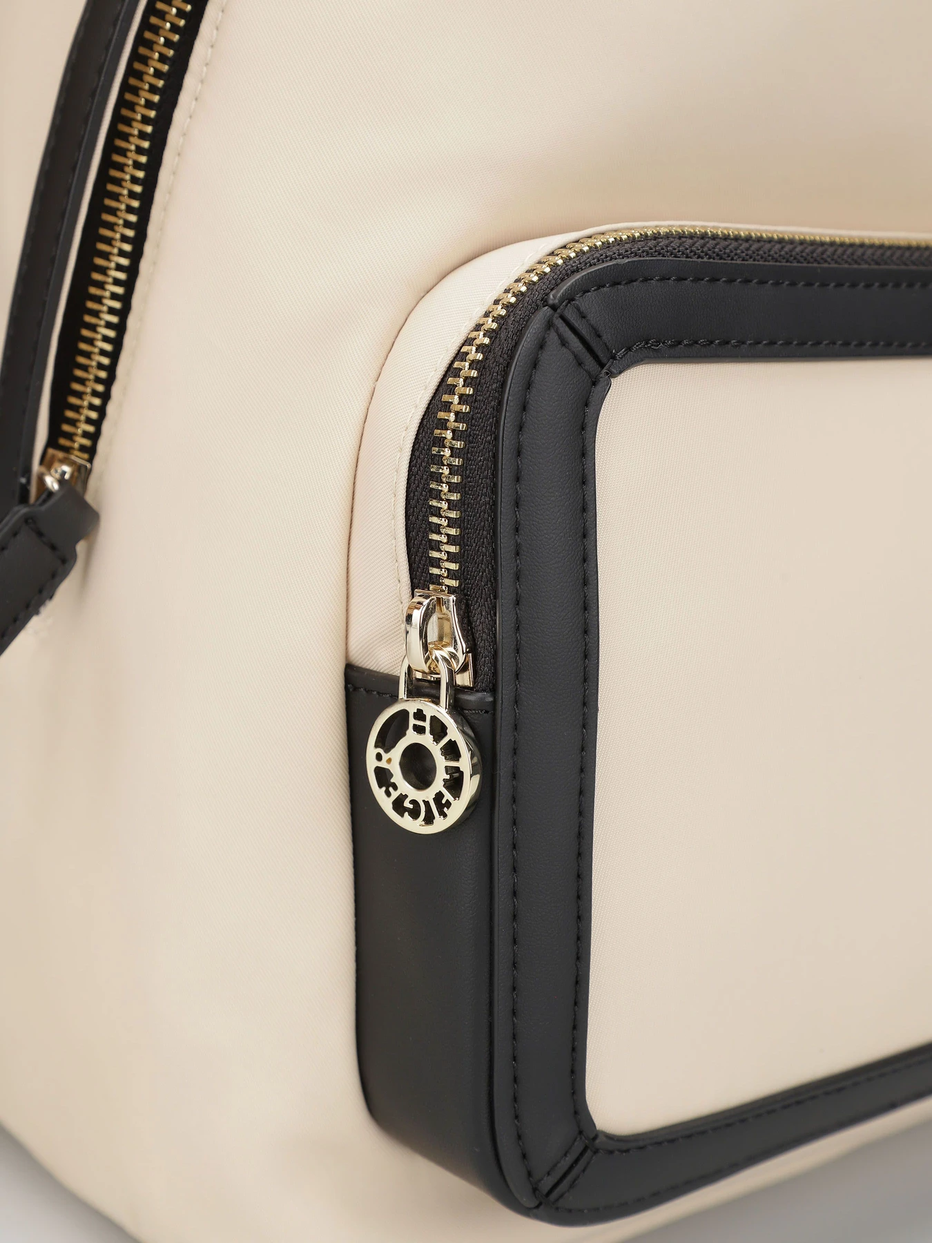 Рюкзаки Tommy Hilfiger модель AW0AW15711-0F4 Рюкзаки Tommy Hilfiger модель AW0AW15711-0F4 Фото