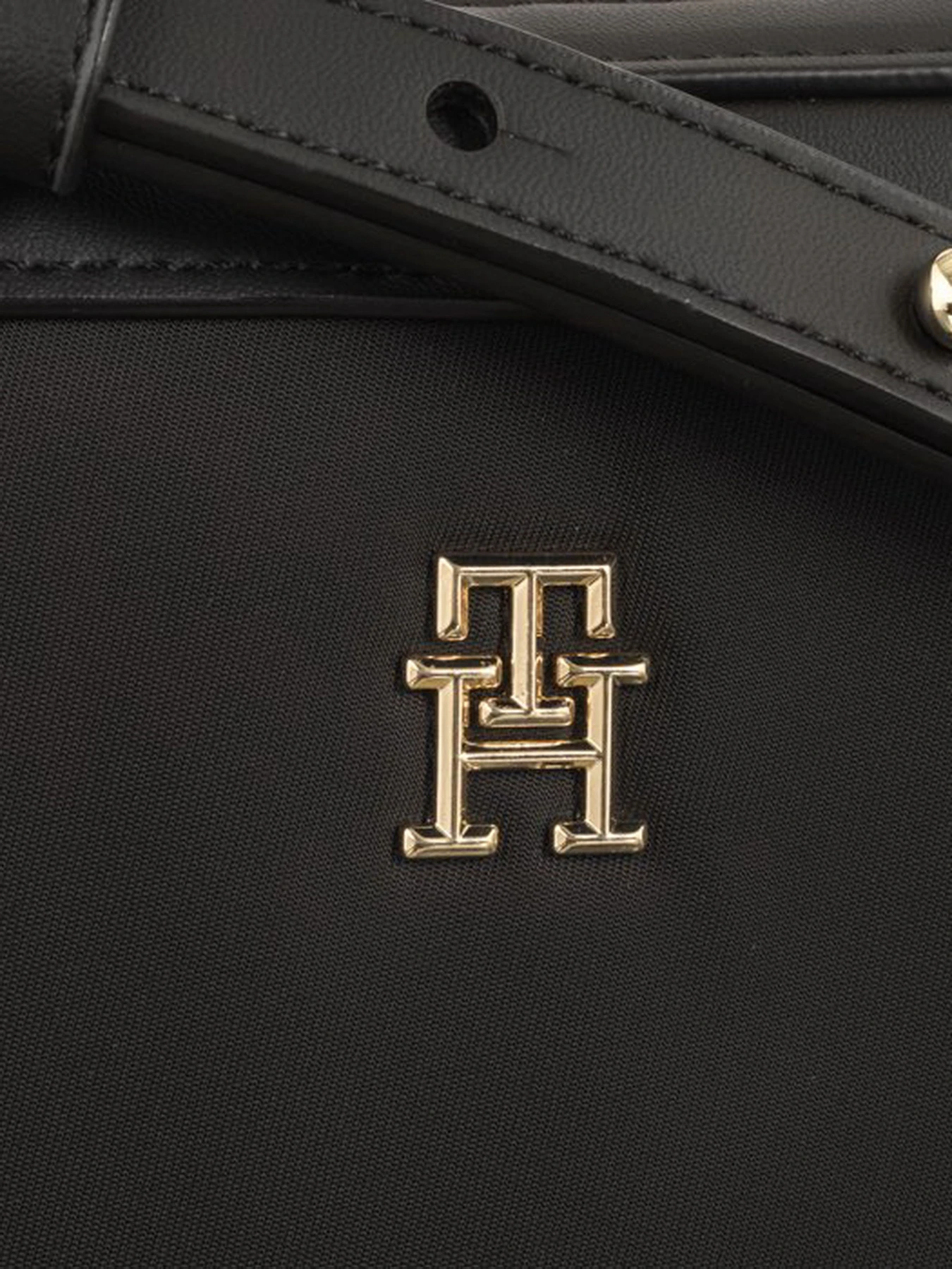 Сумки Tommy Hilfiger модель AW0AW15716-BDS Сумки Tommy Hilfiger модель AW0AW15716-BDS Фото